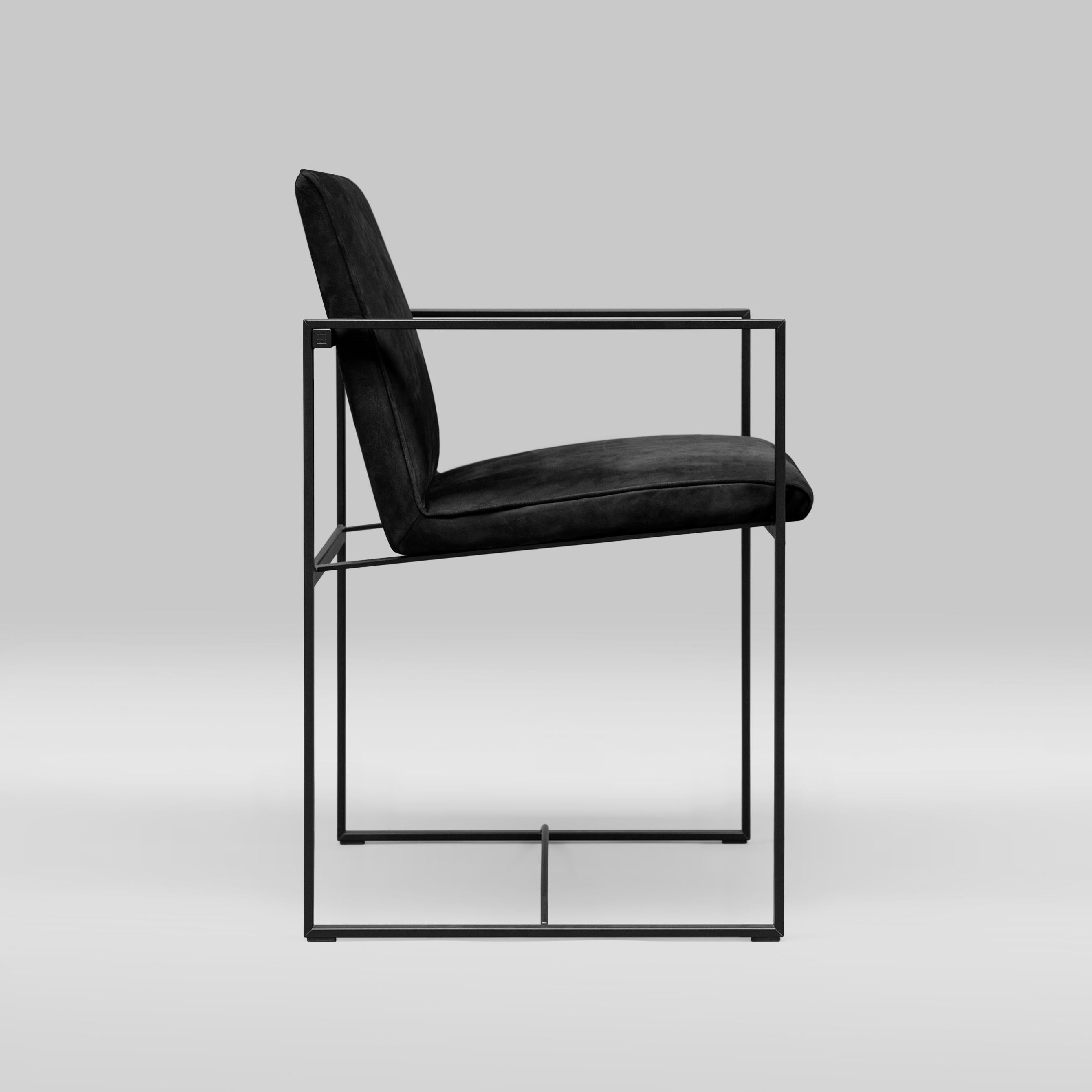 Armchair designed by Peter Ghyczy in 2018.
Manufactured by Ghyczy (Netherlands)

Material and color:
Frame charcoal
Cast part charcoal
Fabric O/01 (Q5)
No piping

Dimensions:
L 52 x W 50 x H 47

Production delay:
8 weeks.

GHYCZY is a