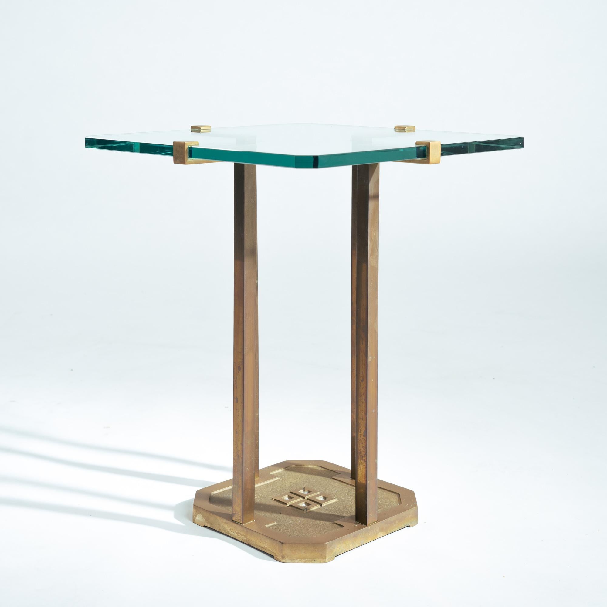Table d'appoint brutaliste classique en laiton et verre t18 de Peter Ghyczy, Pays-Bas, années 1970 Bon état - En vente à Zevenaar, NL