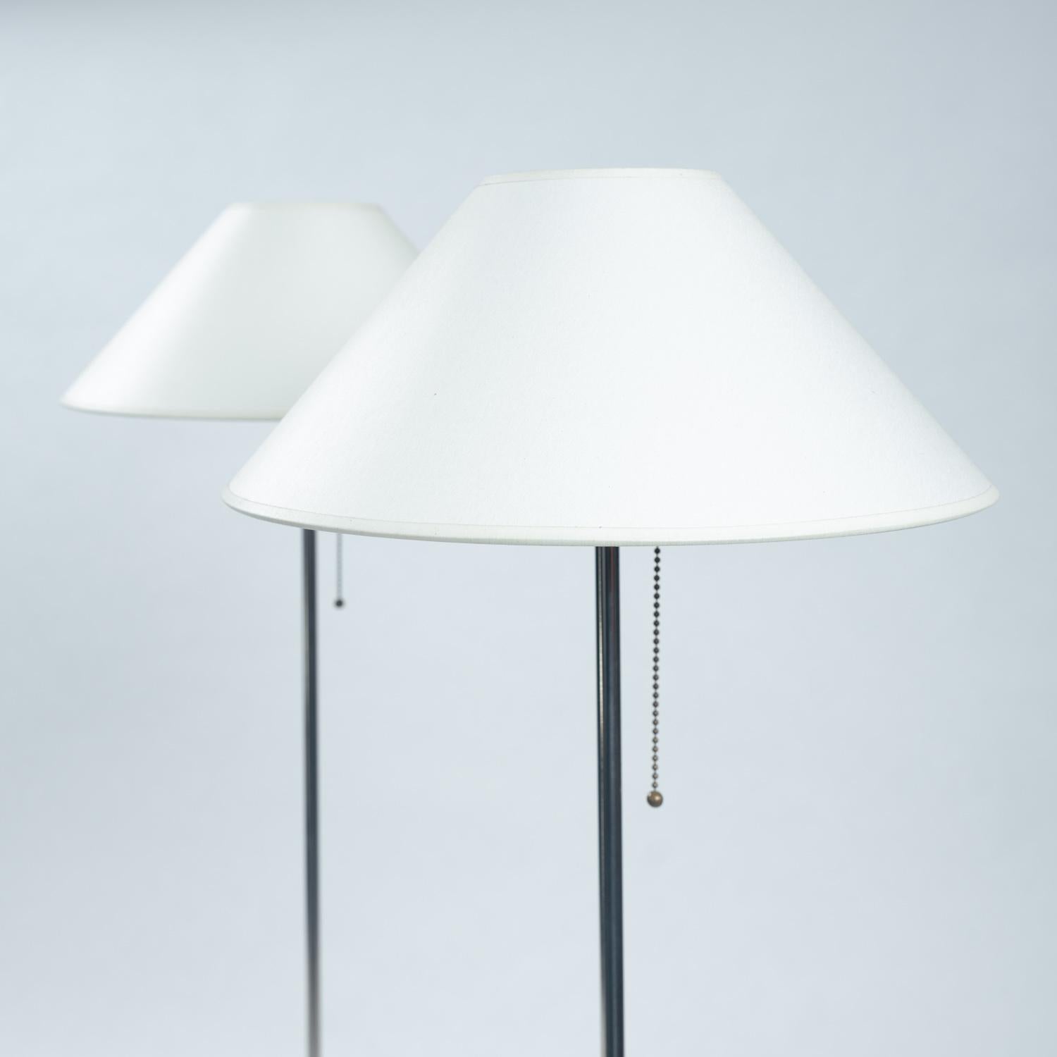 Lampadaires sur pied en laiton Peter Ghyczy, années 1980, lot de 2 en vente 2