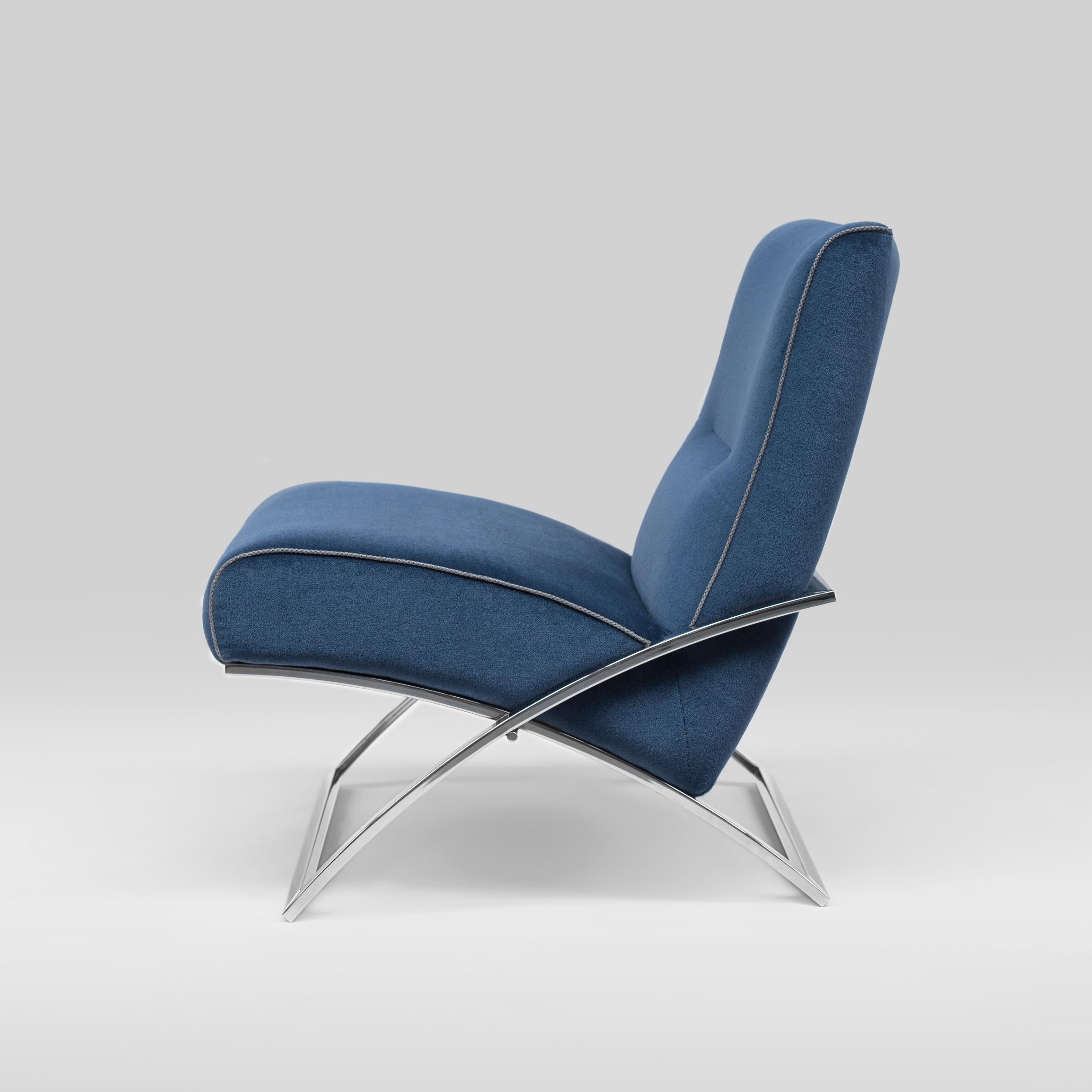 Armchair designed by Peter Ghyczy in 2016.
Manufactured by Ghyczy (Netherlands)

The construction of this chair is reduced to the minimum while keeping the comfort. The two curved intersecting frames support the upholstery. The form of the frame