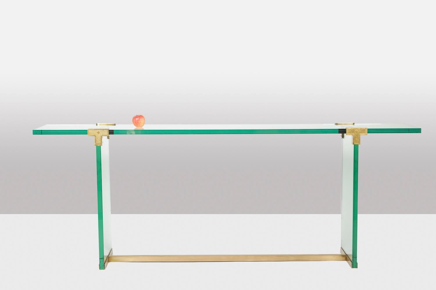 Peter Ghyczy. Konsole aus Glas und vergoldetem Messing. 1970er Jahre. (20. Jahrhundert) im Angebot