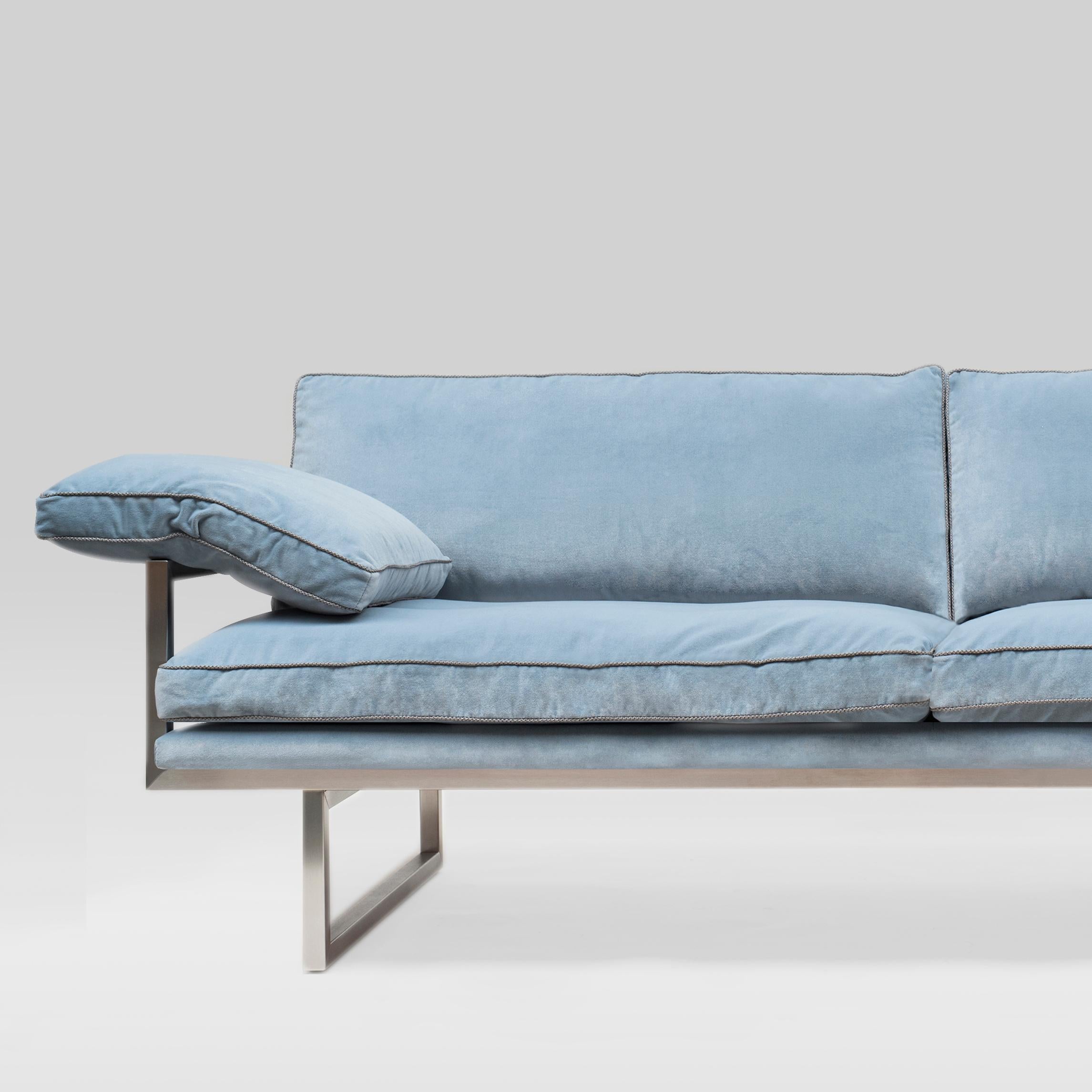 Sofa designed by Peter Ghyczy in 2009.
Manufactured by Ghyczy (Netherlands)

This sofa has an airy and light weight architectural construction. The GP01 is designed with an adjustable backrest, which allows to adjust the seat depth.

Material and