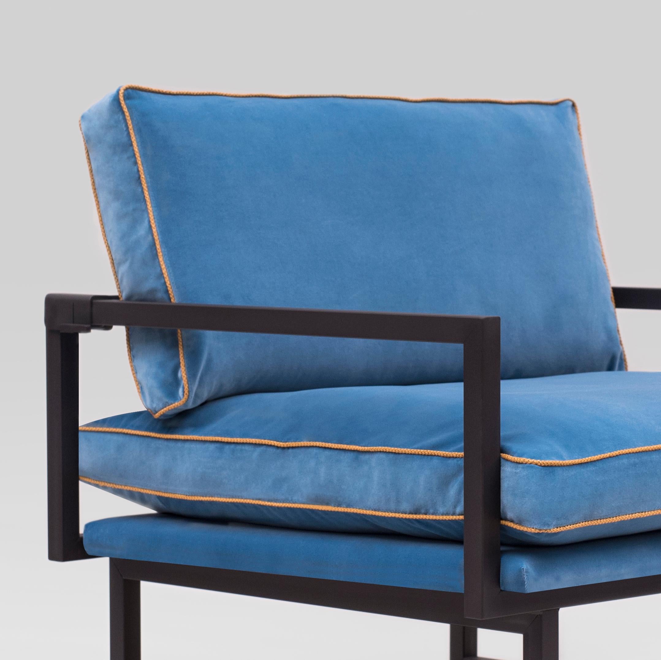 Armchair designed by Peter Ghyczy.
Manufactured by Ghyczy (Netherlands)

Frame charcoal
Fabric A&E143 (Q5)
Piping D ‘own color’

Dimensions:
L 86 x W 90 x SH 41 


This sofa has an airy and light weight architectural construction. The