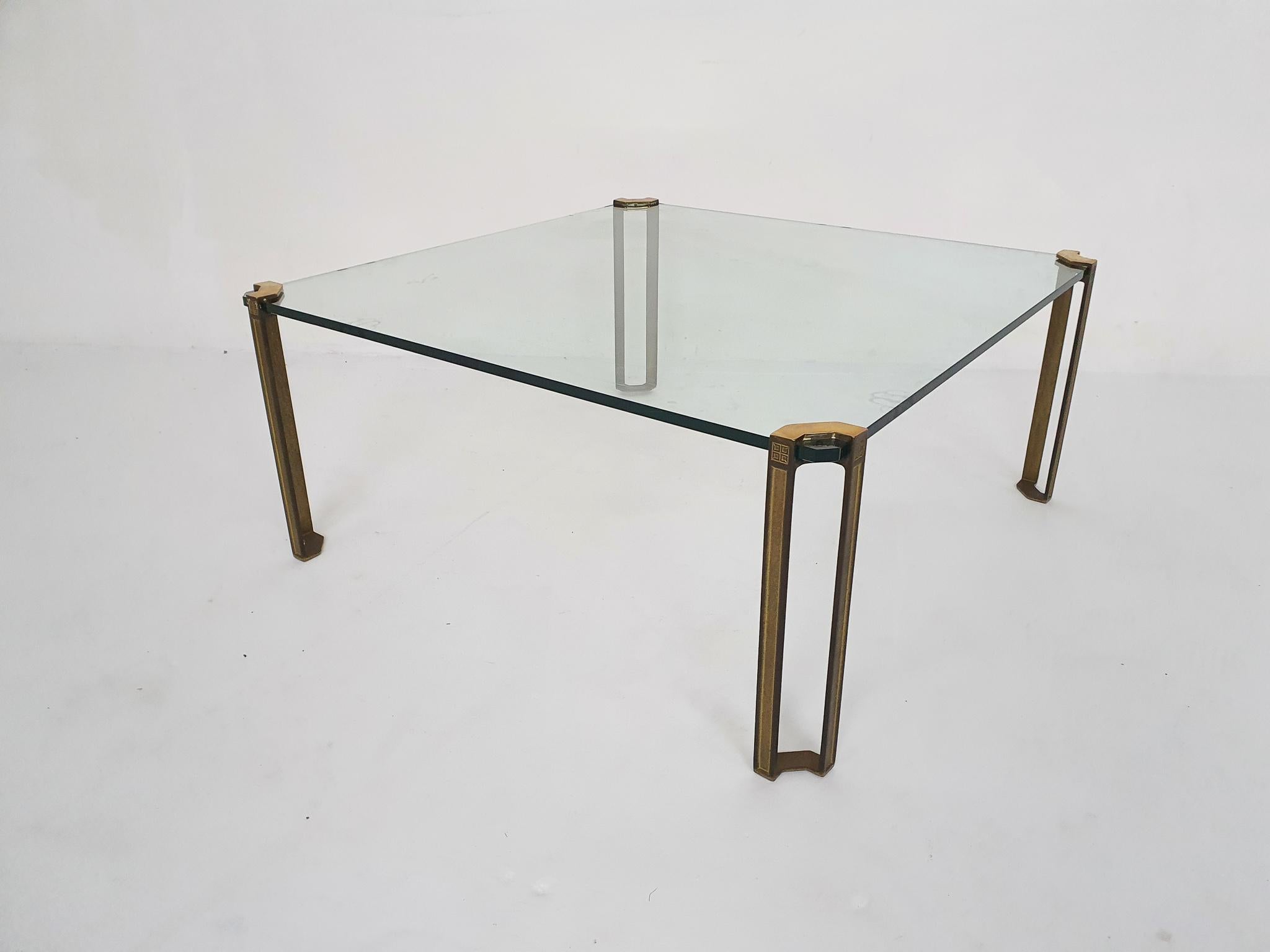 Table basse carrée en laiton et verre Peter Ghyczy pour Ghyczy, années 1970 Bon état - En vente à Amsterdam, NL