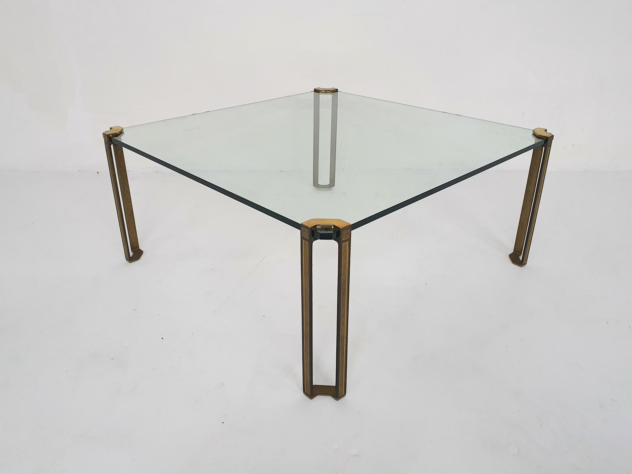 Table basse carrée en laiton et verre Peter Ghyczy pour Ghyczy, années 1970 en vente 1