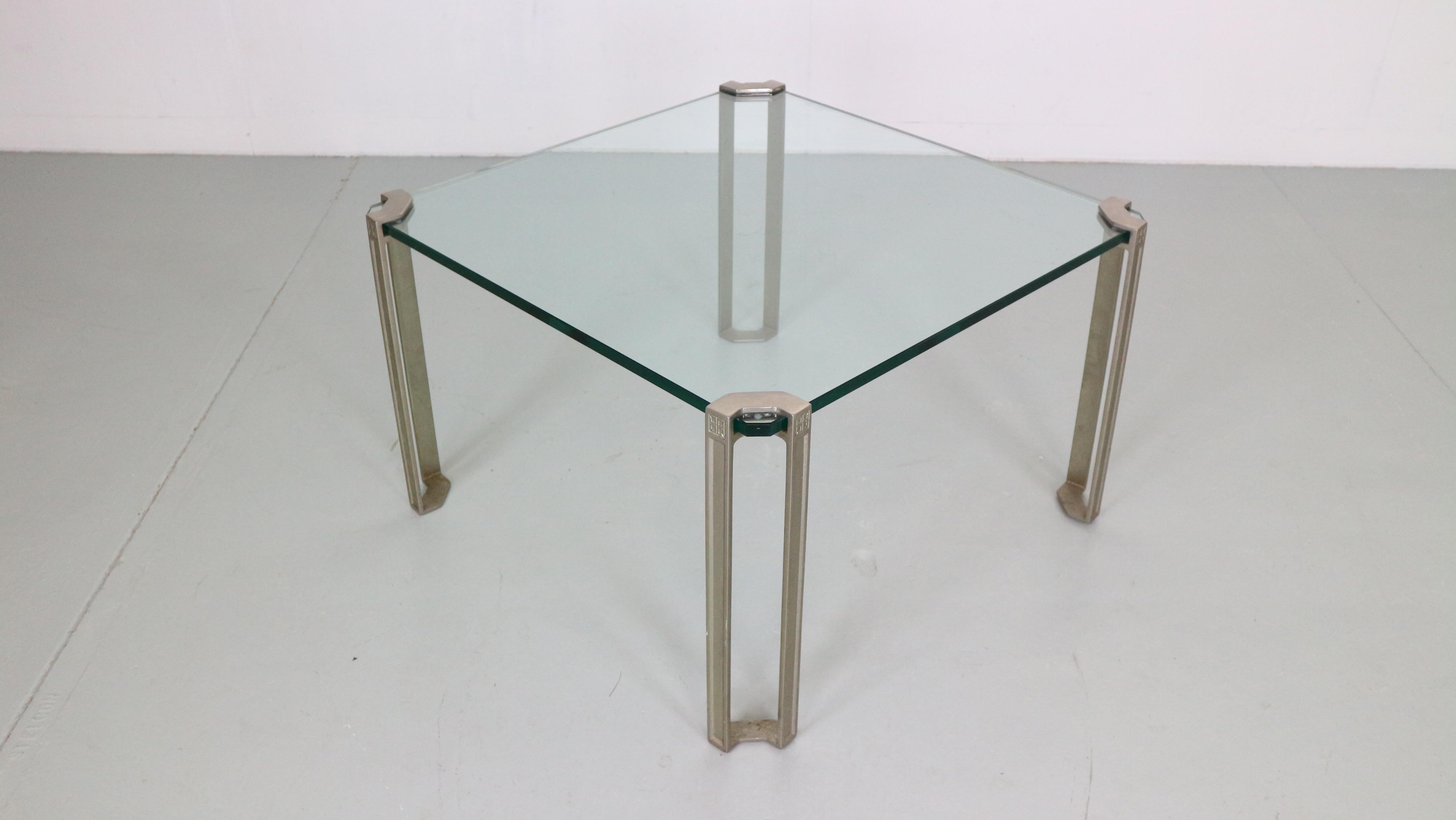 Laiton Table basse carrée en verre Peter Ghyczy pour Ghyzcy, style Hollywood Regency, années 1970 en vente