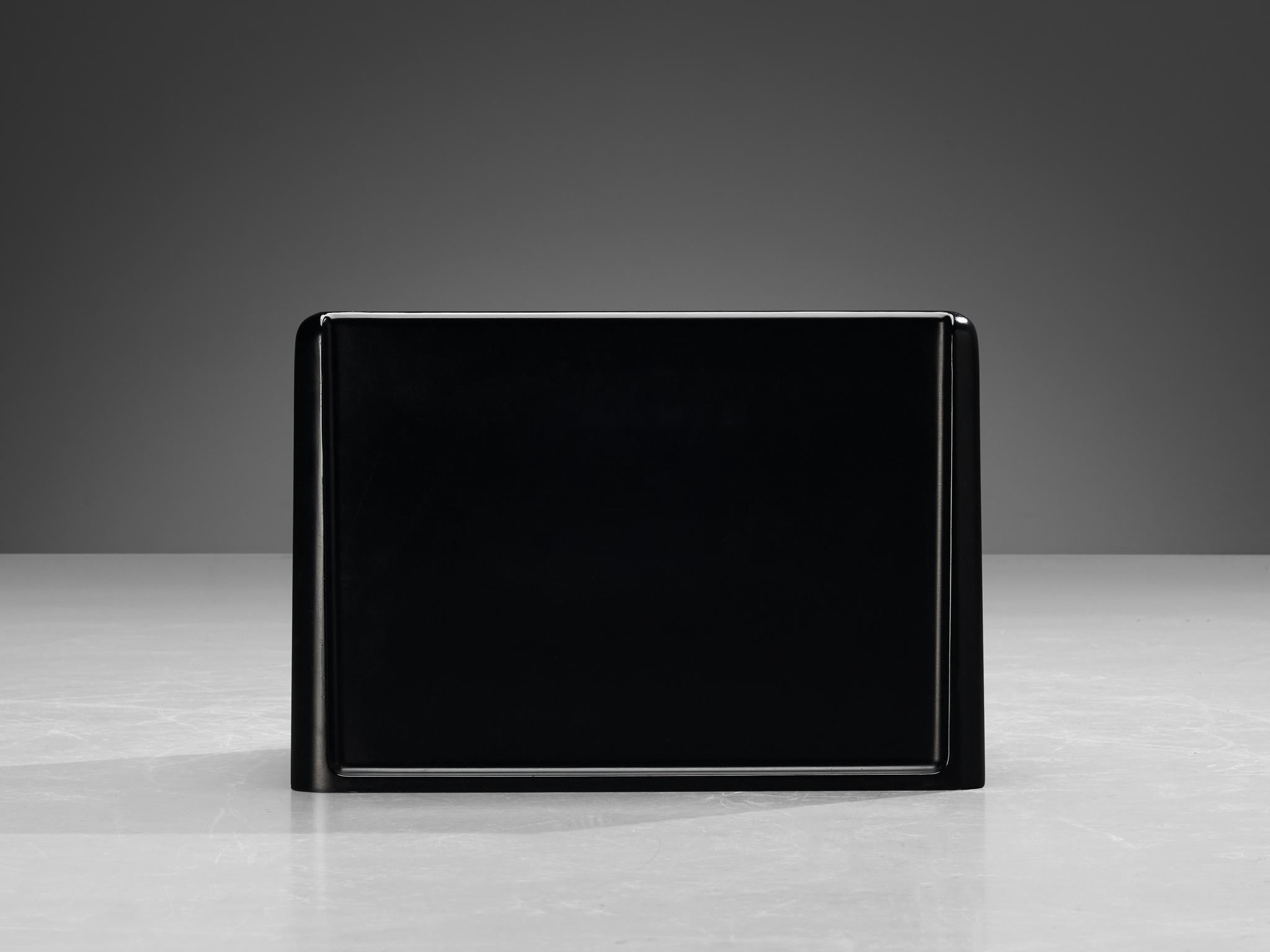Table d'appoint en fibre de verre noire Peter Ghyczy pour Horn Collection  Bon état - En vente à Waalwijk, NL