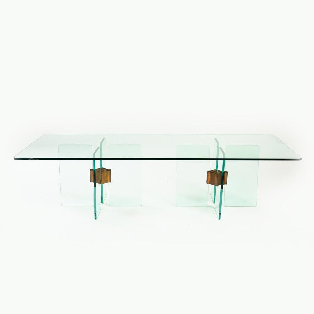 Fin du 20e siècle  Table basse rectangulaire en verre et bronze Peter Ghyczy en vente