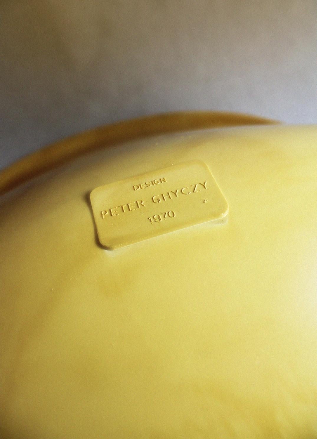 Chaise longue en polyuréthane jaune ocre de l'ère spatiale Peter Ghyczy GN2, 1970 en vente 5