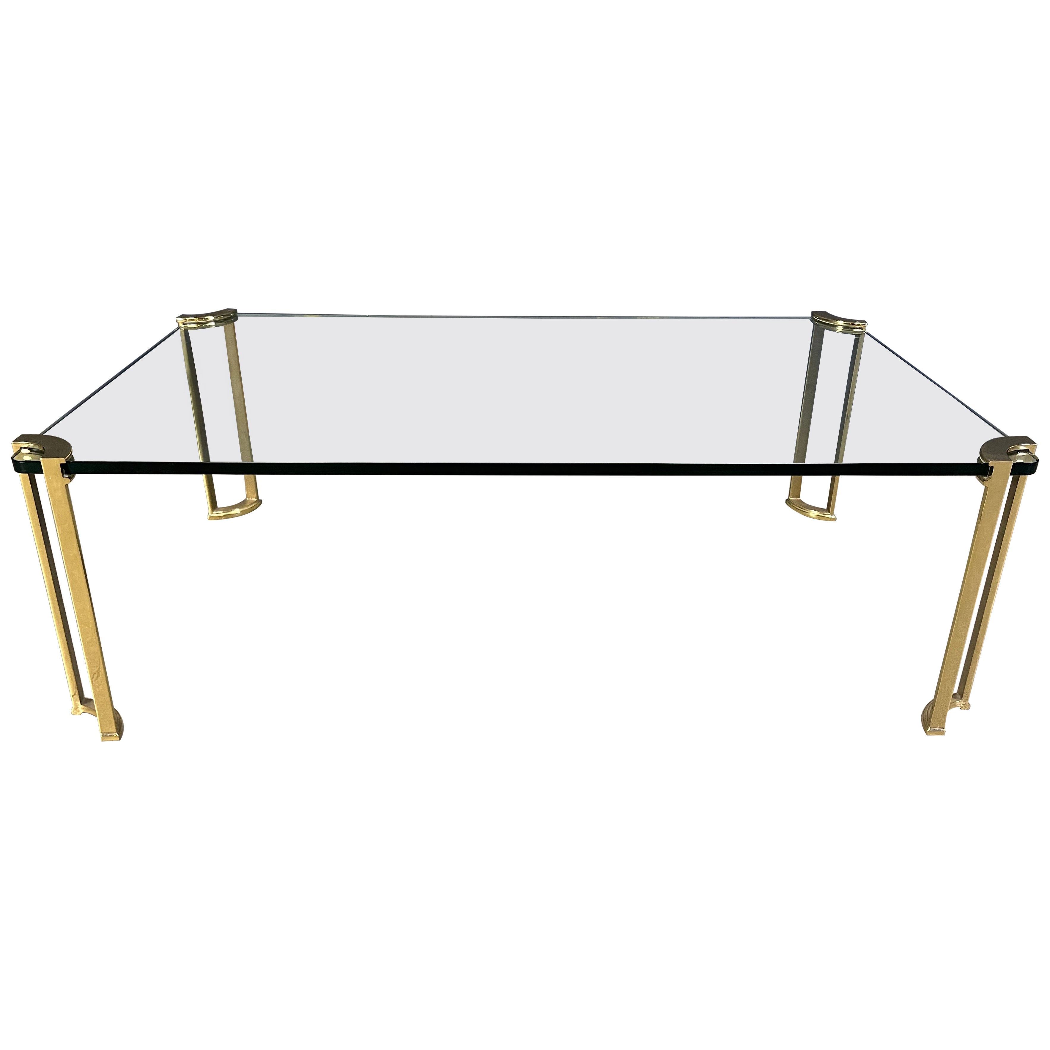 Table basse en laiton et verre de style Peter Ghyczy en vente