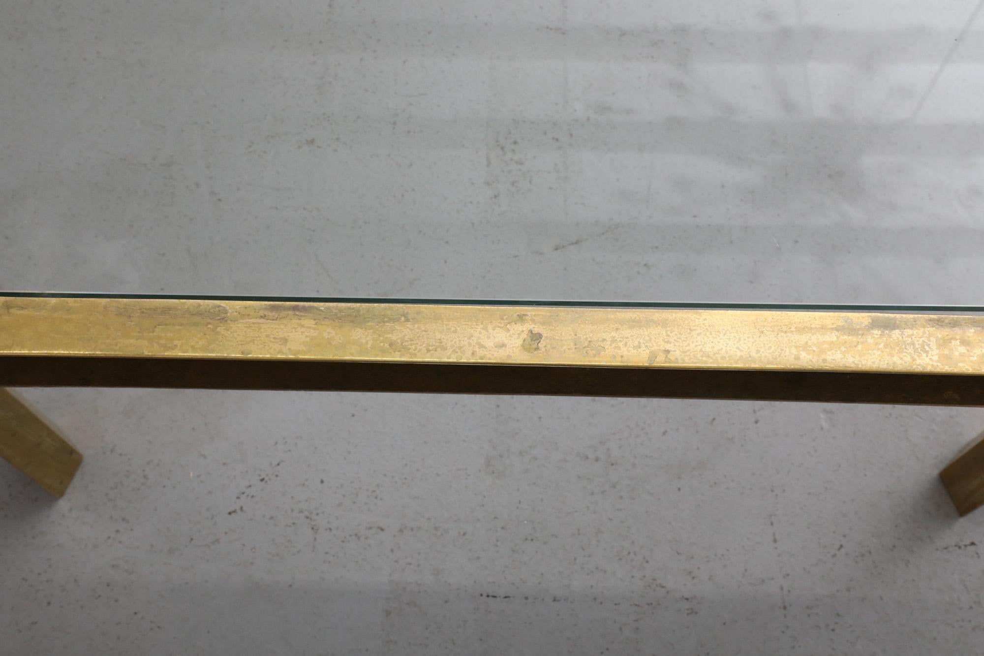 Table basse de style industriel T09 en laiton et verre Peter Ghyczy en vente 6