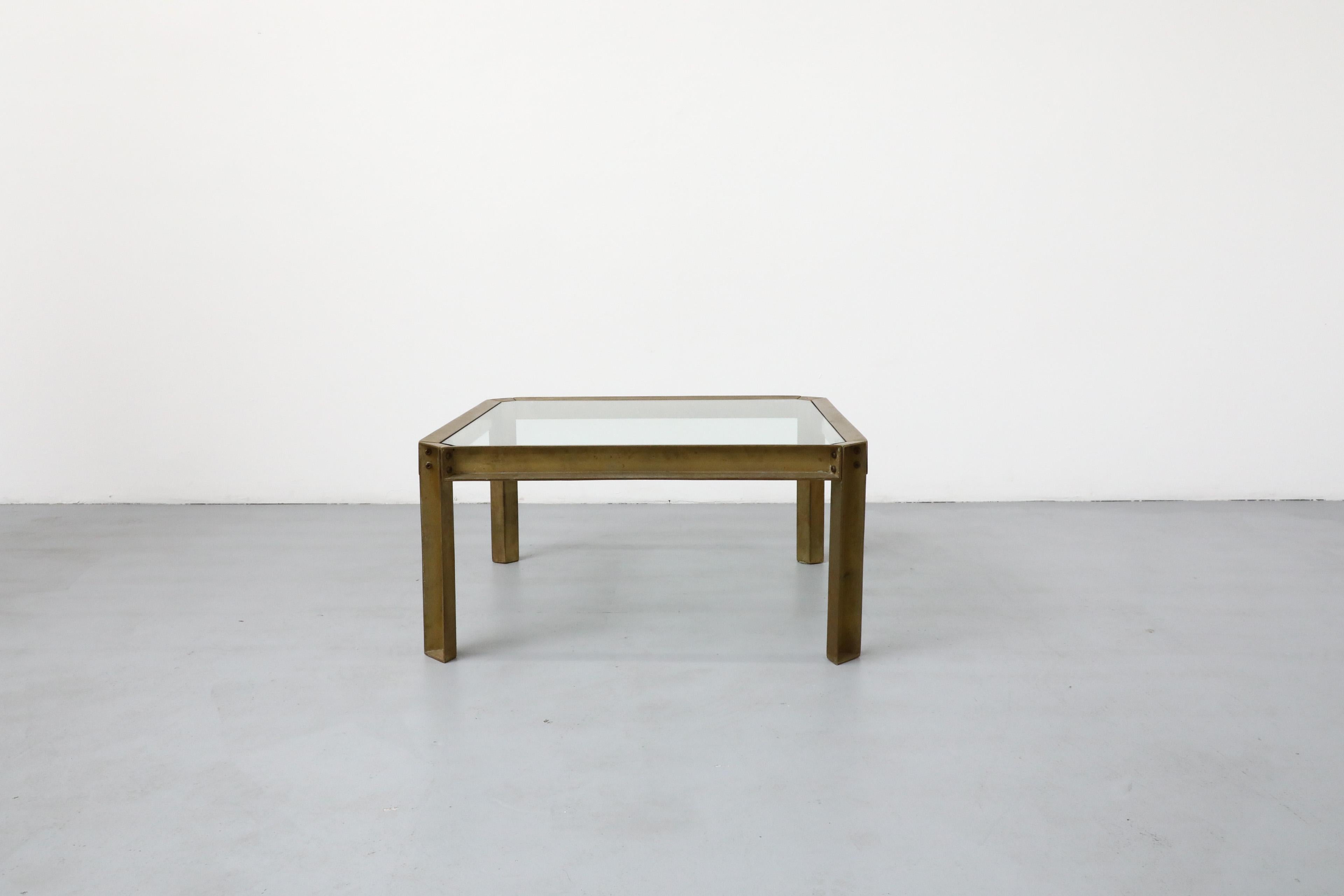 Peter Ghyczy T09 Couchtisch aus Messing und Glas im Industriestil im Zustand „Gut“ im Angebot in Los Angeles, CA