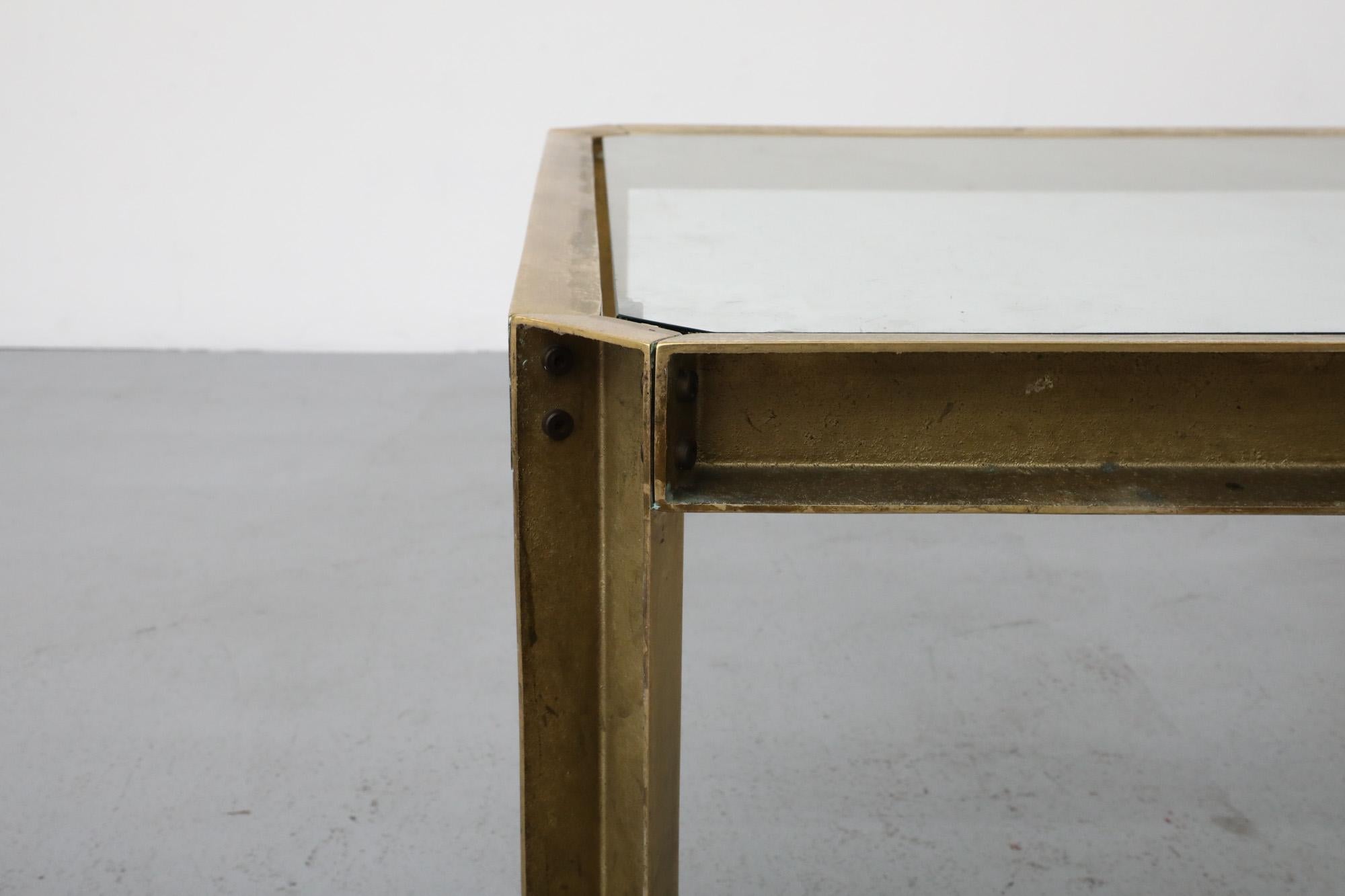 Table basse de style industriel T09 en laiton et verre Peter Ghyczy en vente 1