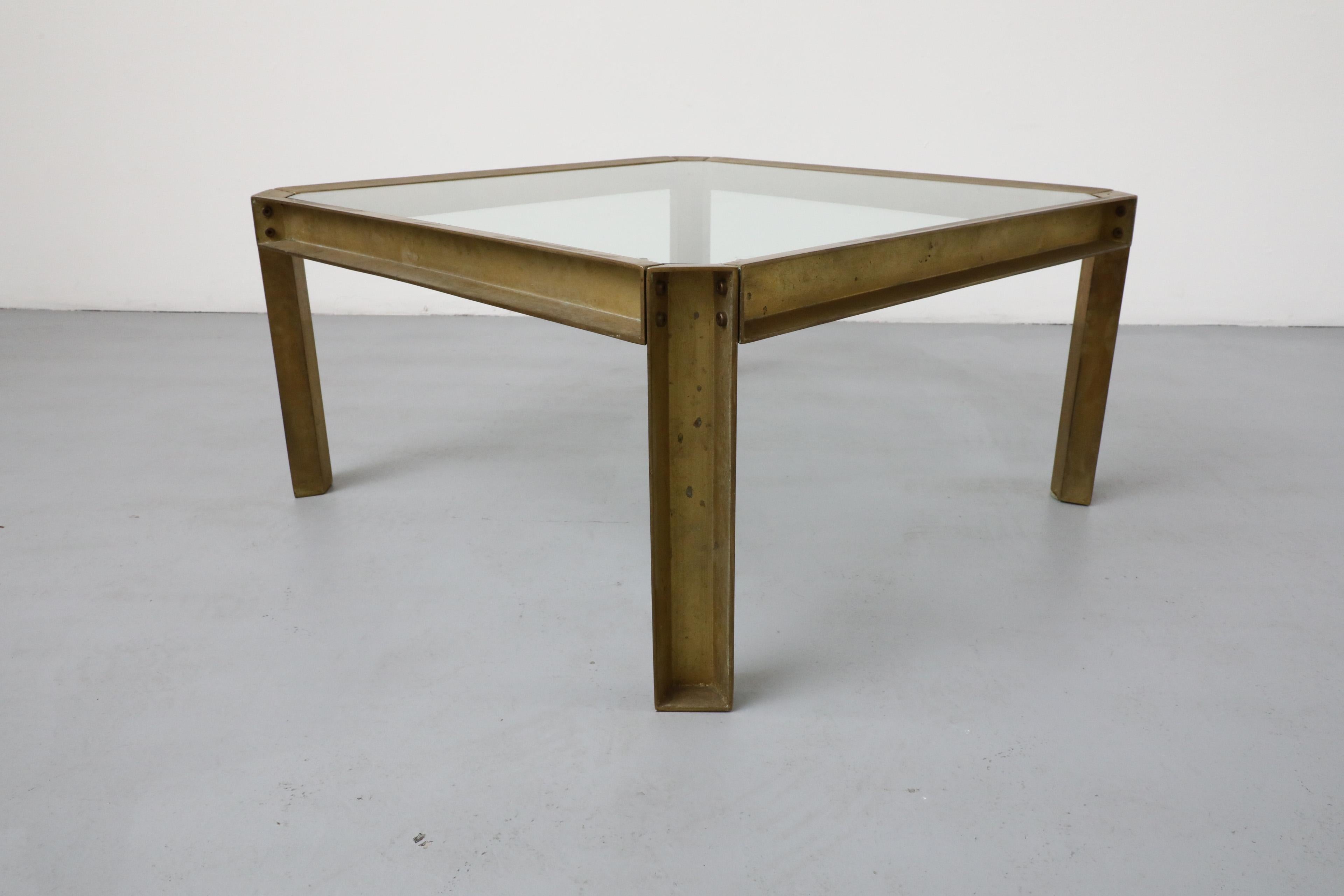 Peter Ghyczy T09 Couchtisch aus Messing und Glas im Industriestil im Angebot 2