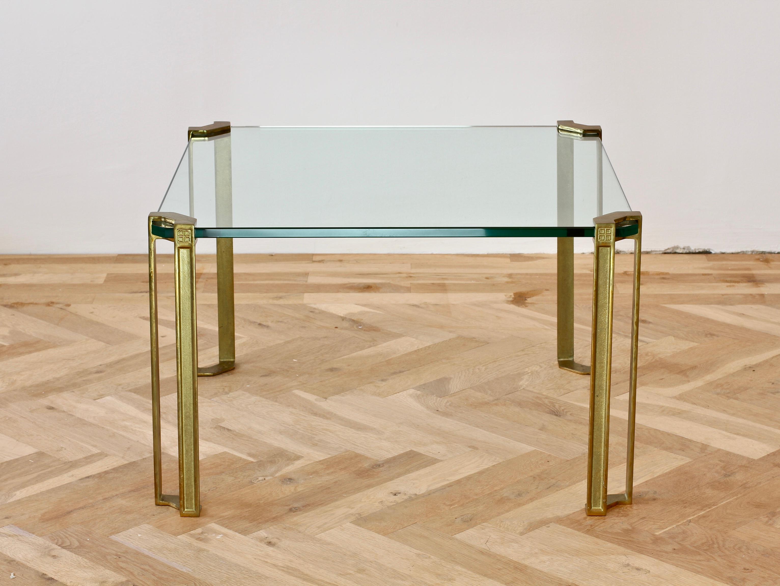 Fin du 20e siècle Table basse ou d'appoint carrée en verre pionnier et laiton coulé Peter Ghyczy T24, 1970 en vente