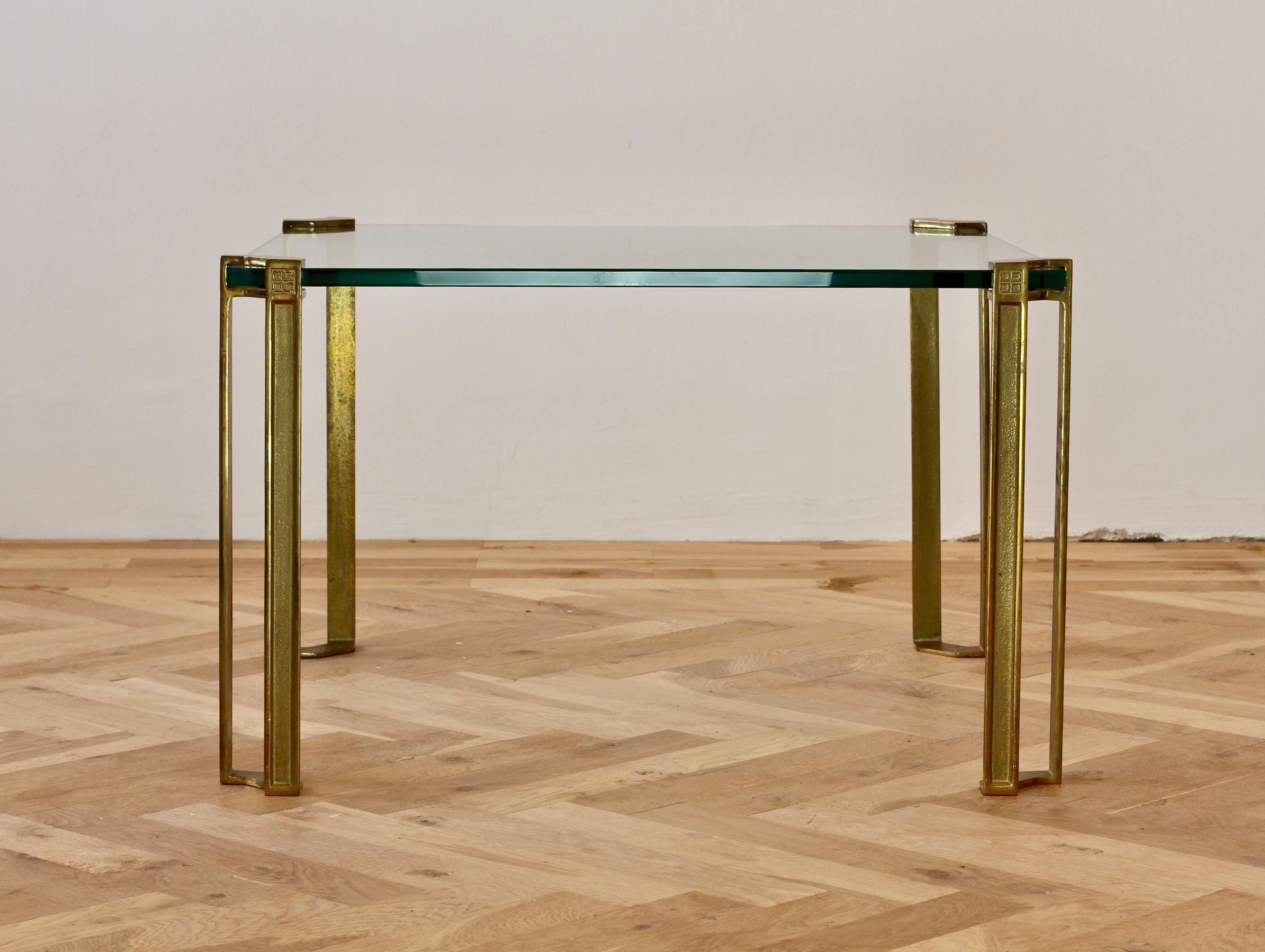 Bronze Table basse ou d'appoint carrée en verre pionnier et laiton coulé Peter Ghyczy T24, 1970 en vente