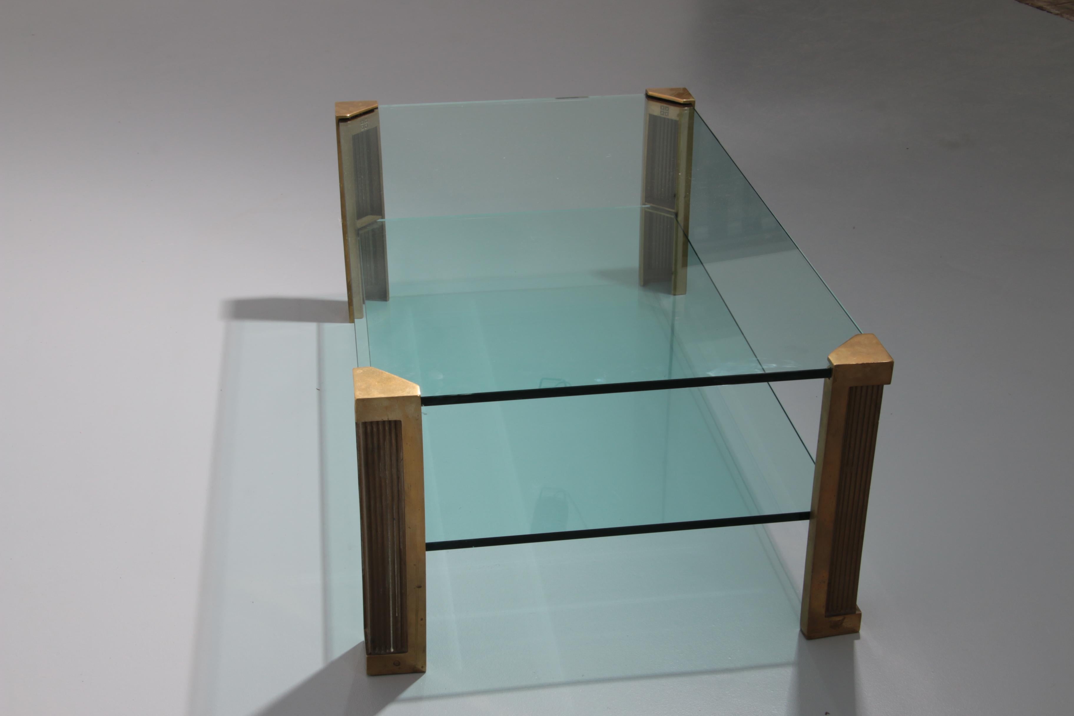 Laiton Table de salon en laiton modèle T14D 1970 Design néerlandais Peter Ghyzcy en vente