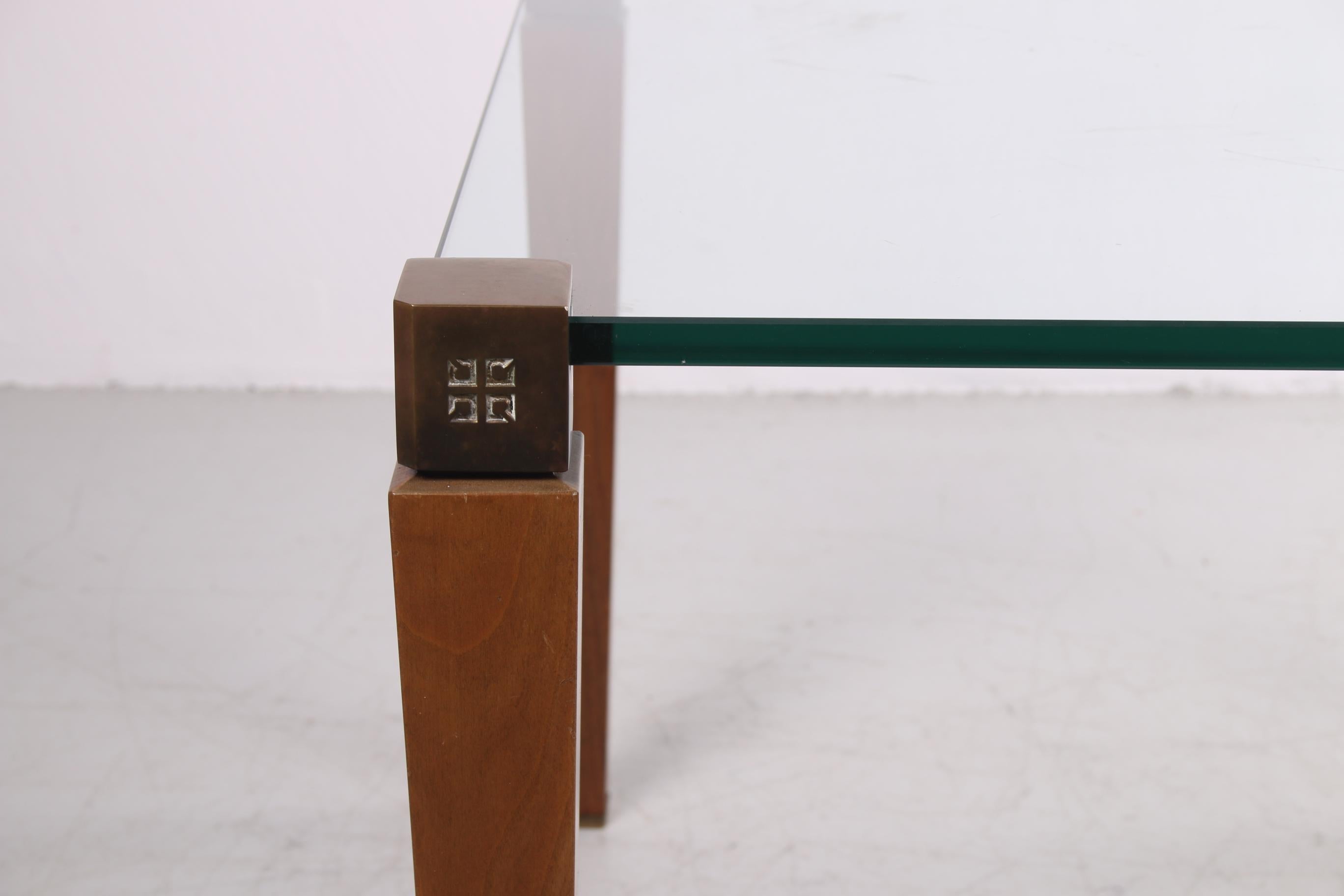 Néerlandais Table basse Peter Ghyzcy avec pieds en bois Modèle T56/2 en vente