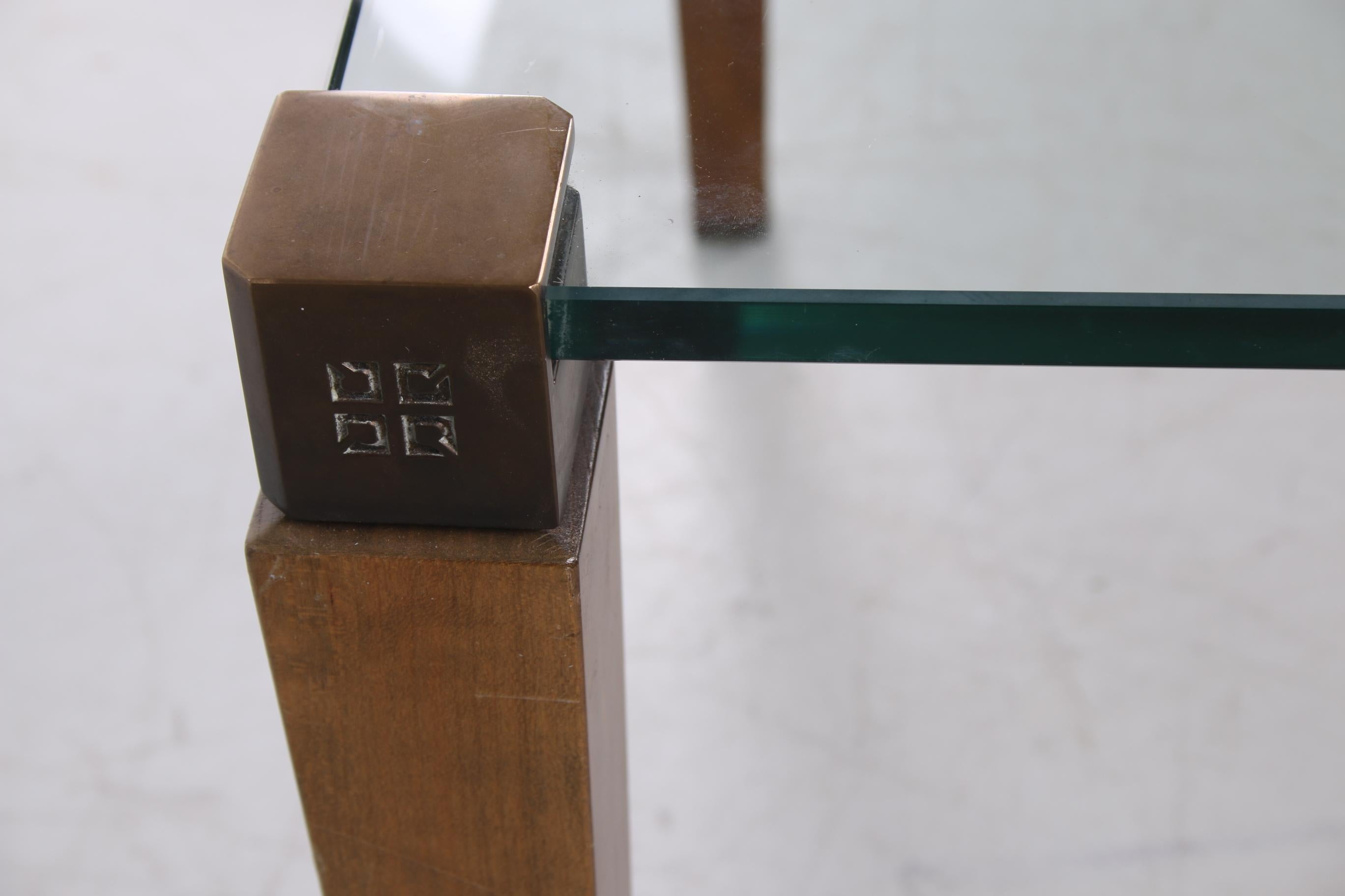 Table basse Peter Ghyzcy avec pieds en bois Modèle T56/2 Bon état - En vente à Oostrum-Venray, NL