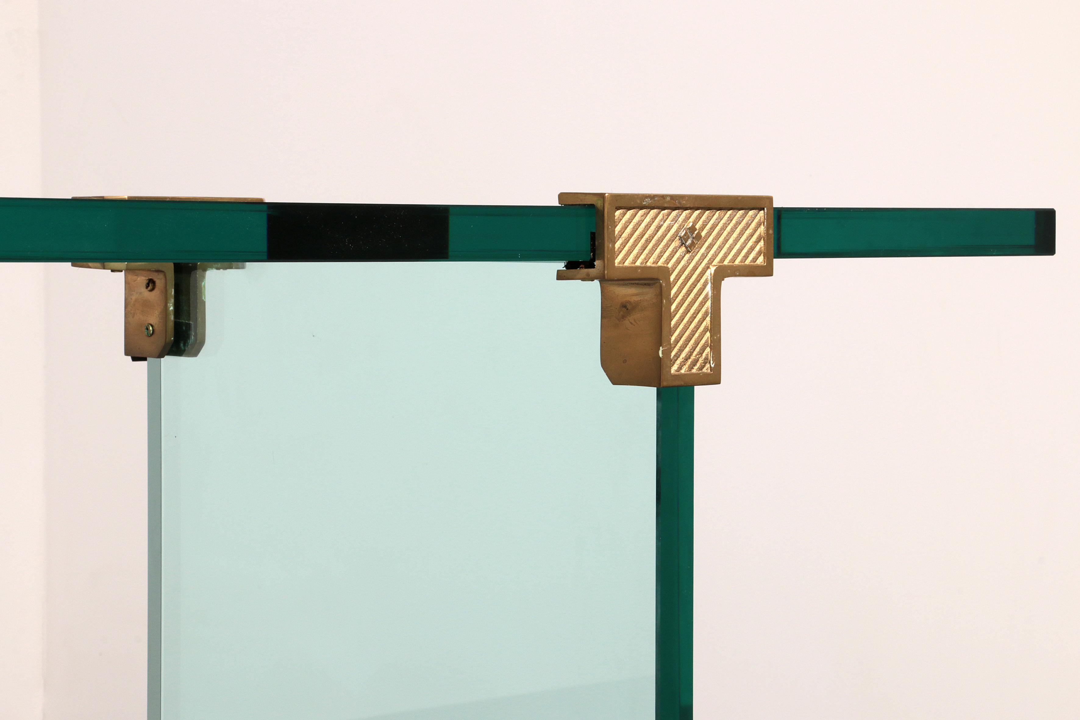 Table d'appoint Model No No 30 en verre massif 1960 de Peters Ghyzcy en vente 6