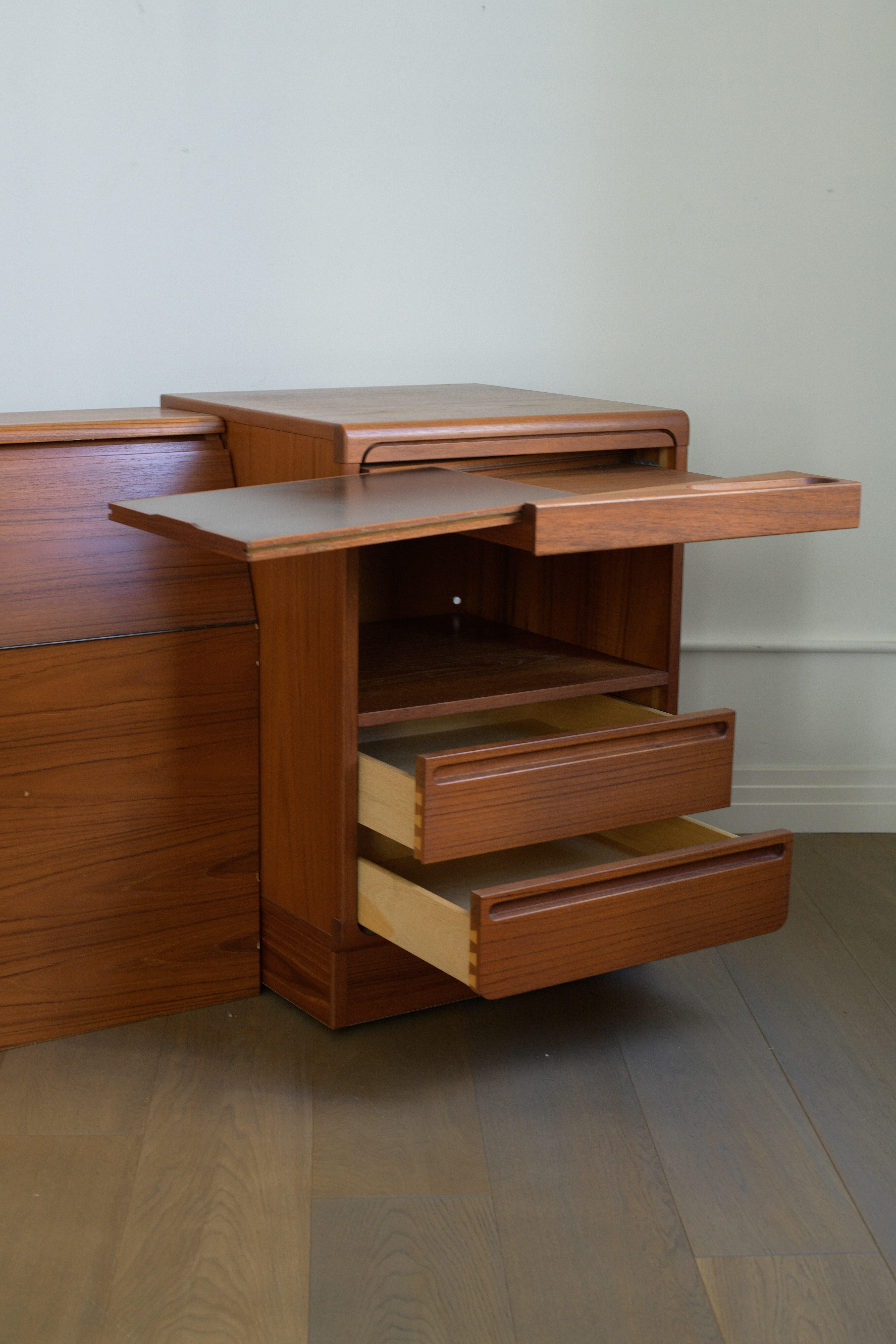 Teck Peter Graves Sorensen for Torring Design tête de lit et tables de nuit grand format en vente