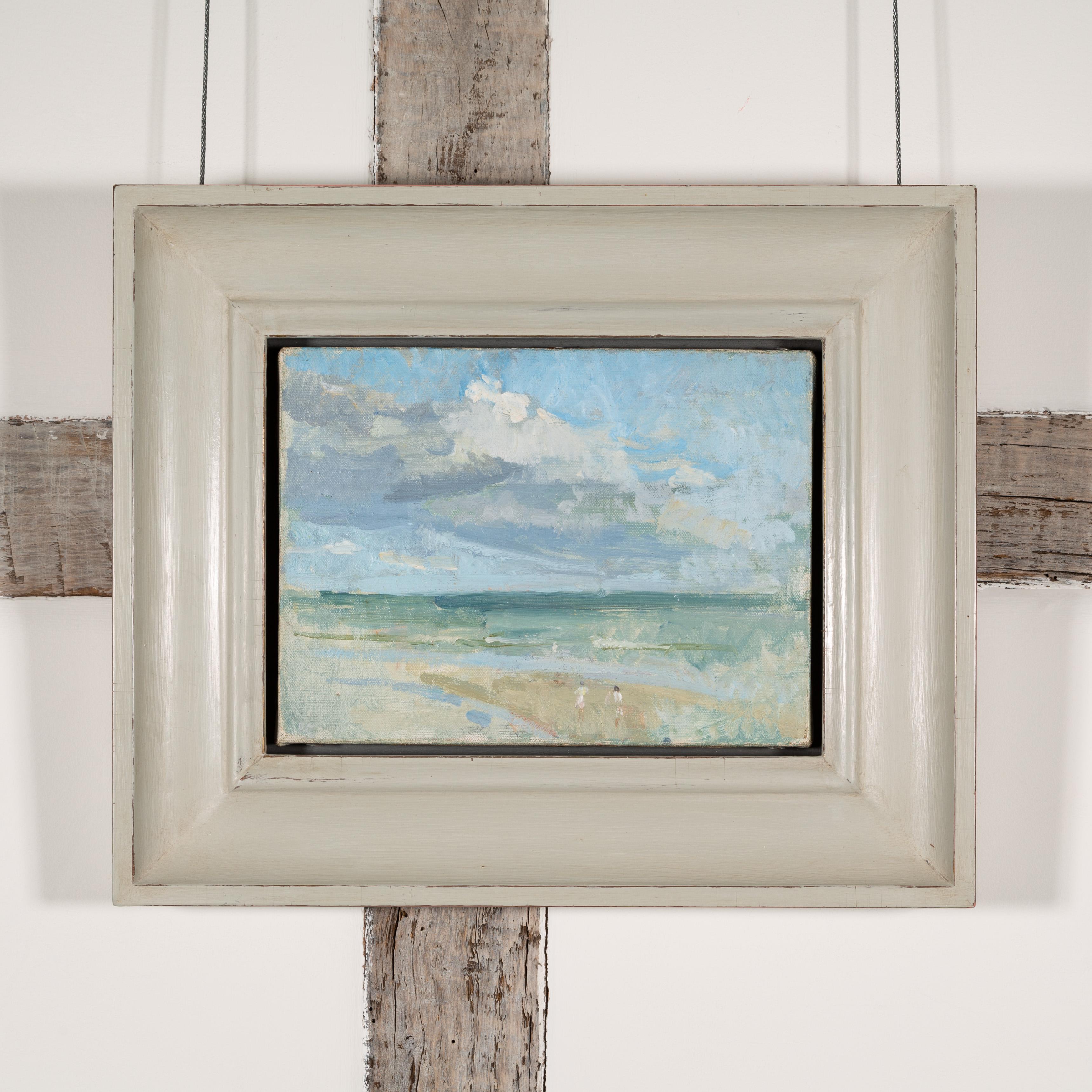 Plage de Mundesley, Norfolk, avec deux personnages - Peinture à l'huile de paysage du 20e siècle - Painting de Peter Greenham