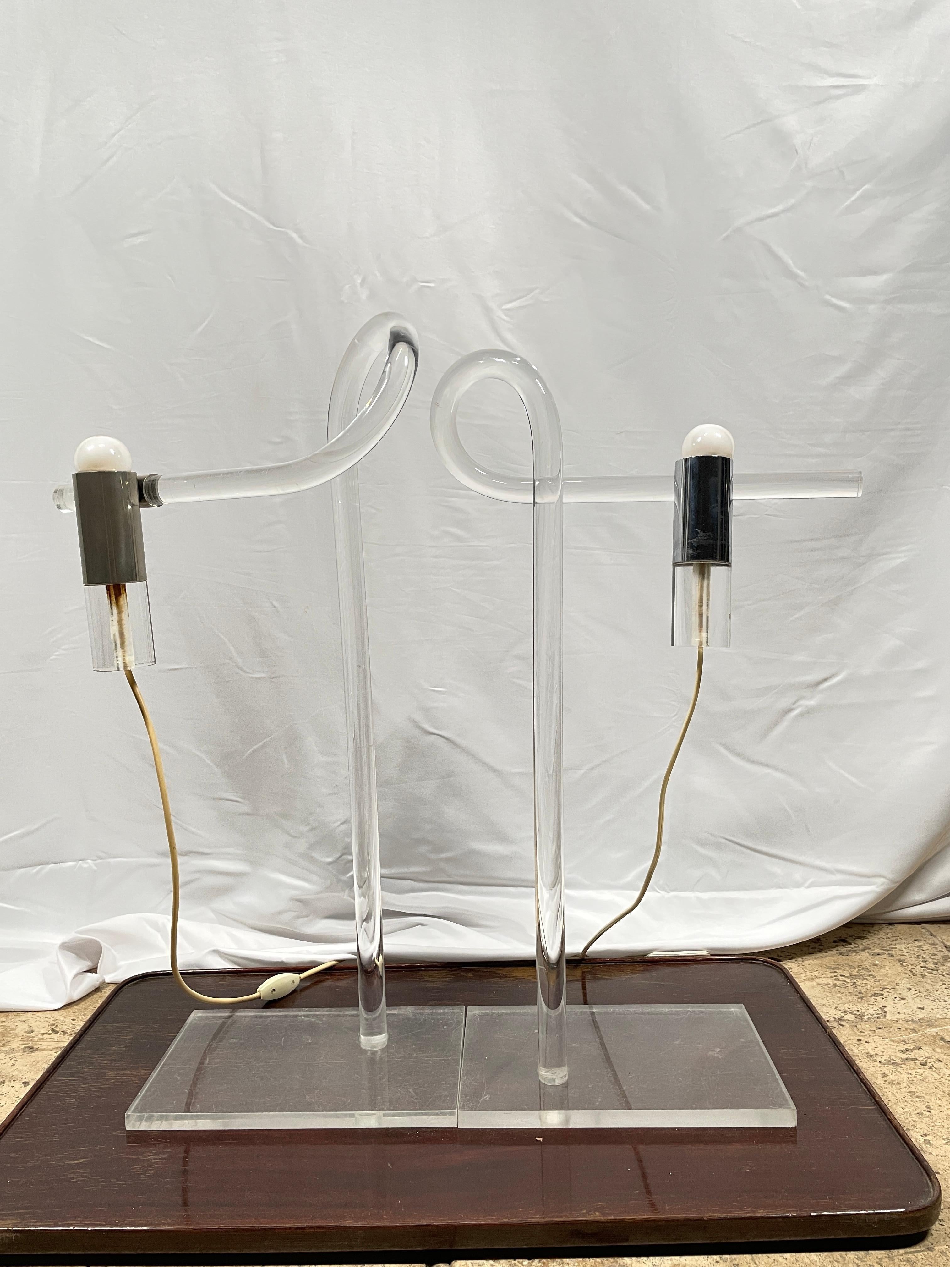 Peter Hamburger pair of table lamps model Crylicord in plexiglass with structure in plexiglass angled rectangular base and chromed metal.
 Edition: Knoll International, circa 1970 

Peter Hamburger is an industrial designer and space planner. His