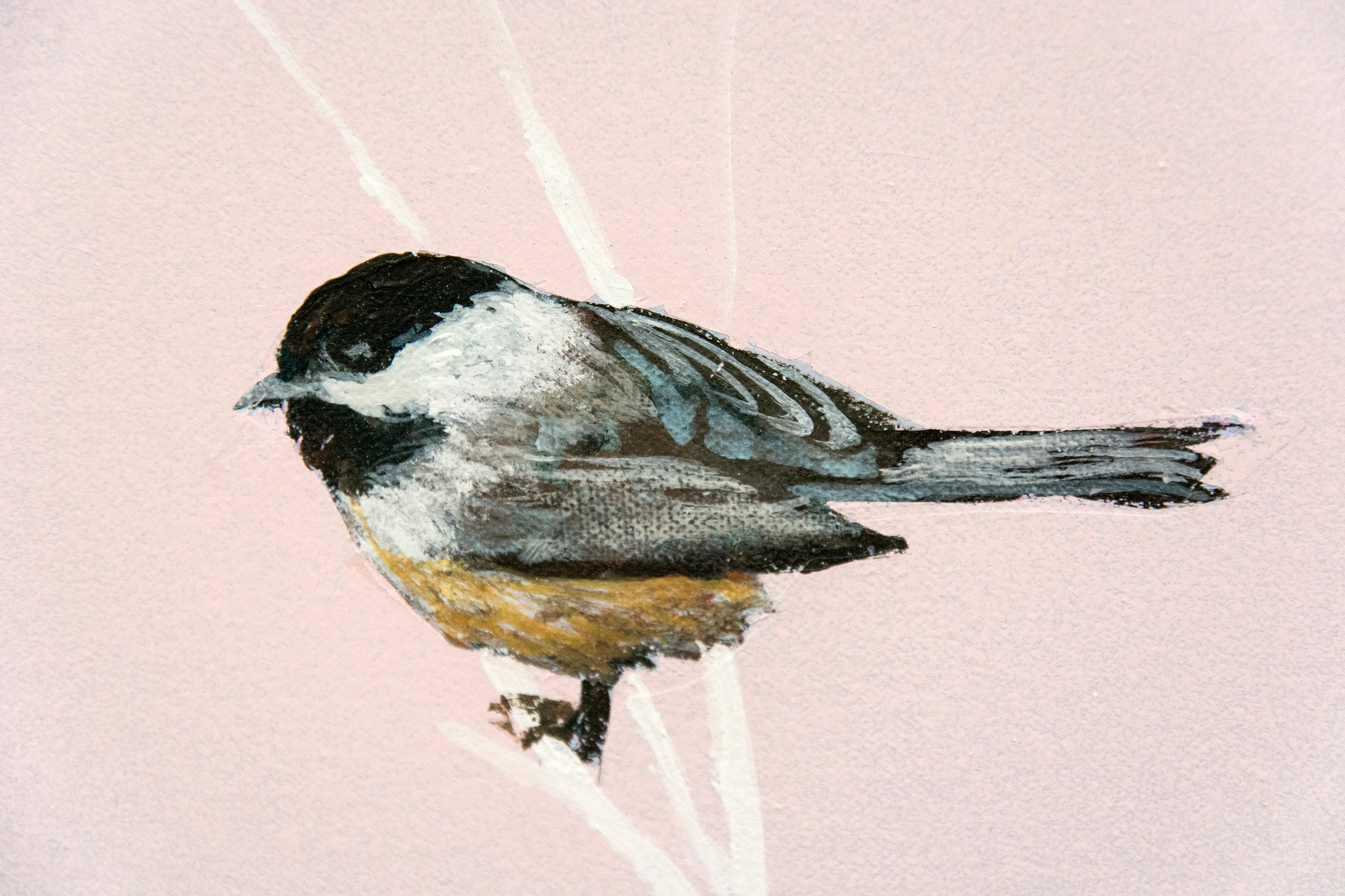 Chickadee II - pigment bleu, lilas, oiseau, acrylique et argile sur toile en vente 1