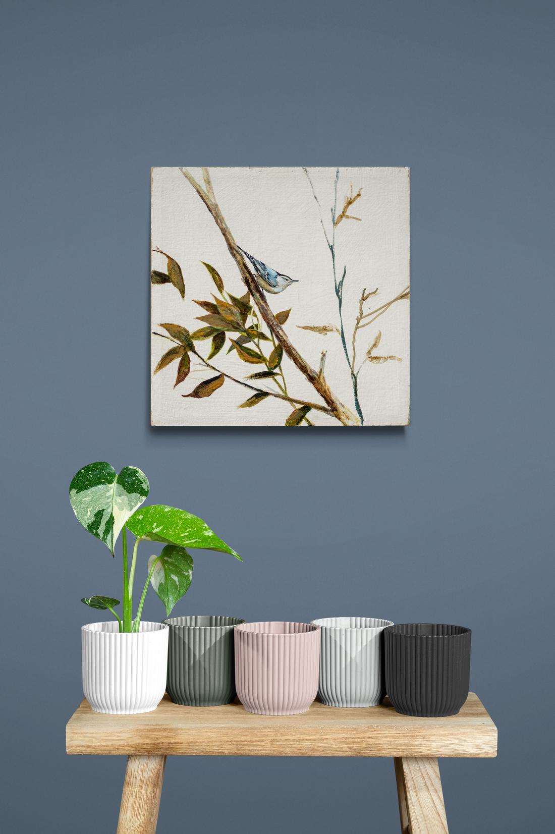 Trepador azul - pintura contemporánea de aves, pigmento de arcilla sobre yute en venta 9