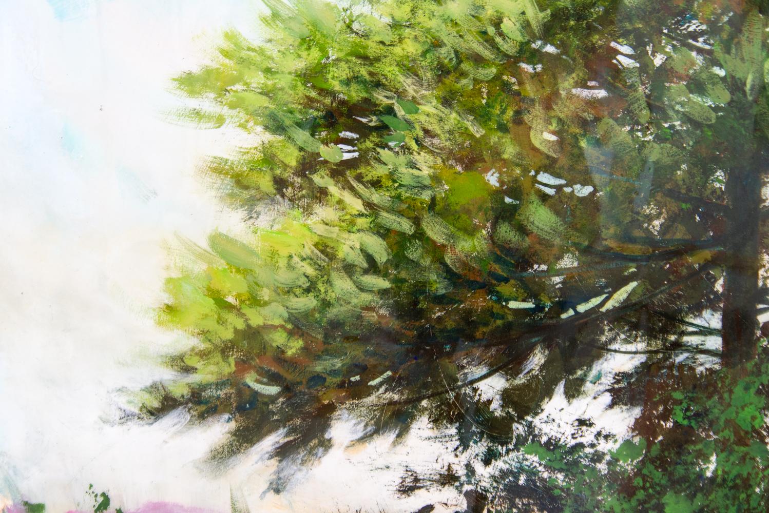Eine prächtige, ausgewachsene Kiefer steht hoch in dieser ruhigen Landschaft von Peter Hoffer. Das satte Grün der Tannenbäume kontrastiert mit dem tiefen Türkisblau des Himmels und der pastoralen Landschaft. Hoffer hat eine ganze Serie von