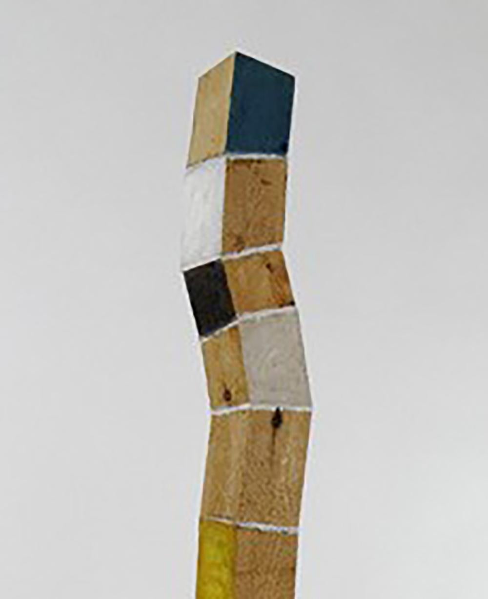 Nouvelle croissance (sculpture de tour debout verticale en bois courbé et multicolore)  - Sculpture de Peter Hoffman