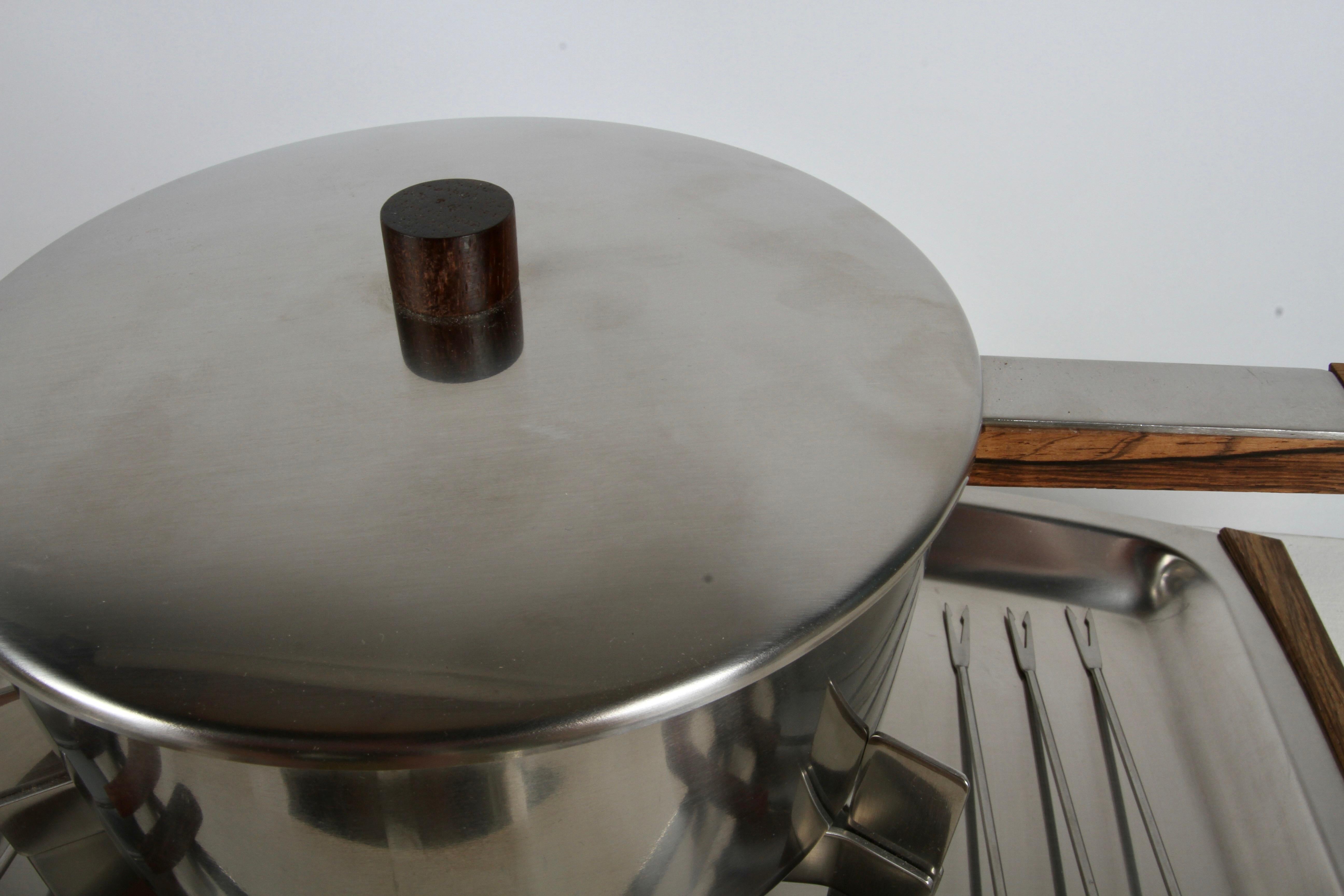 Peter Holmblad Fondue set for Stelton Denmark Stainless Steel & Rosewood - NOS In Excellent Condition For Sale In St. Louis, MO