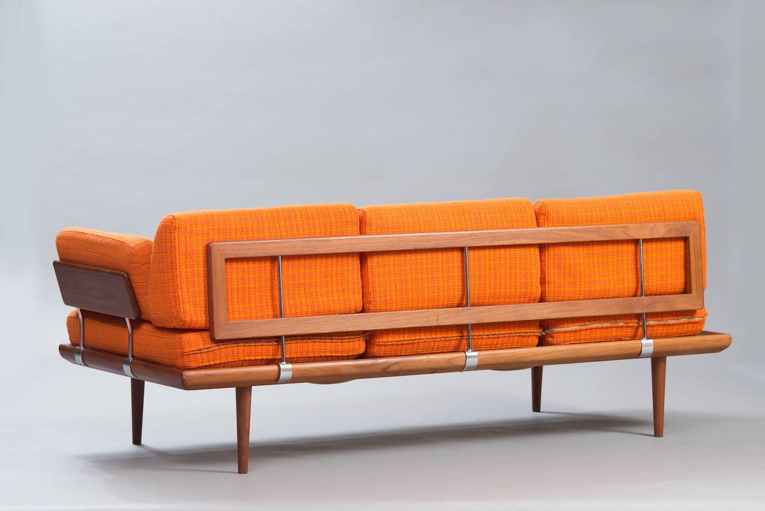Sofa or daybed ‘Minerva’, teak and chrome, original orange fabric.
Marked.