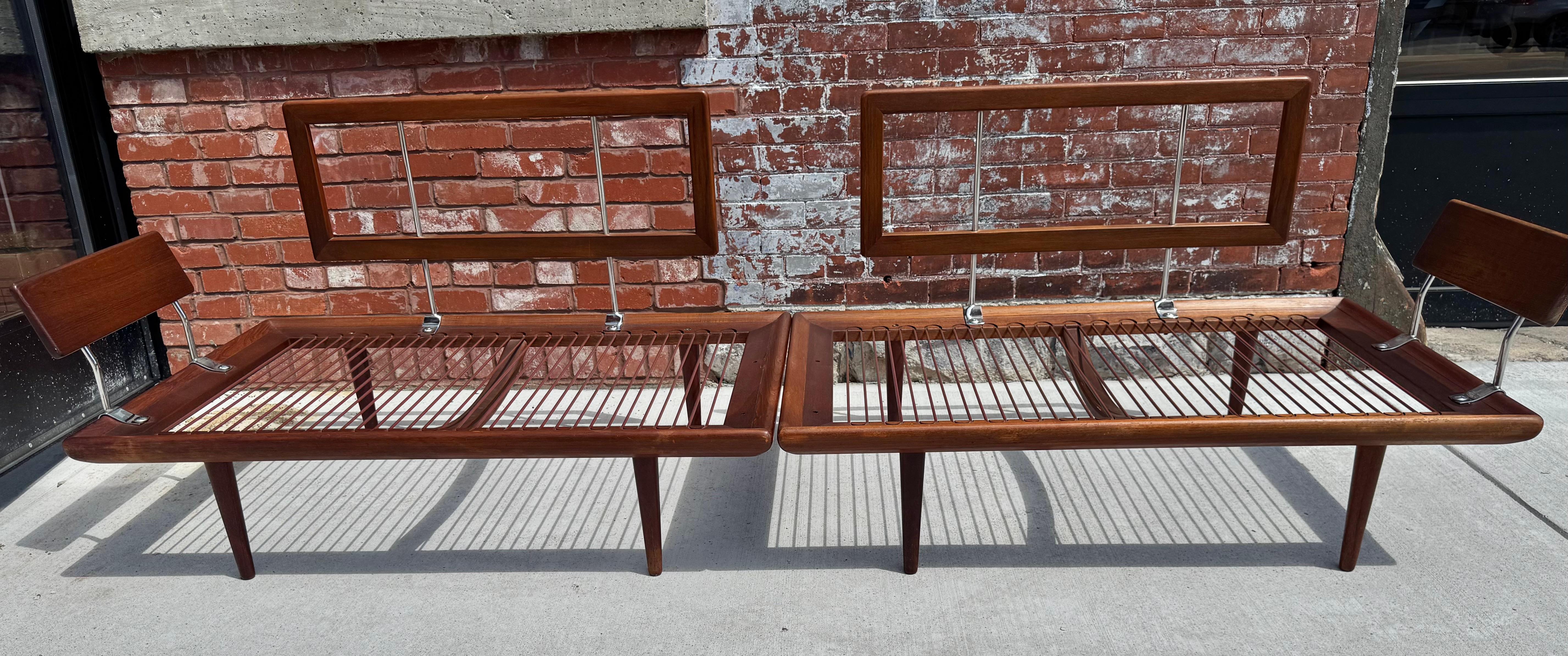 Impresionante sofá-cama original de mediados de siglo de Peter Hvidt y Orla Mølgaard-Nielsen para France & Son, circa 1960. Dos piezas... extremadamente versátiles. pueden unirse para formar un sofá de 102
