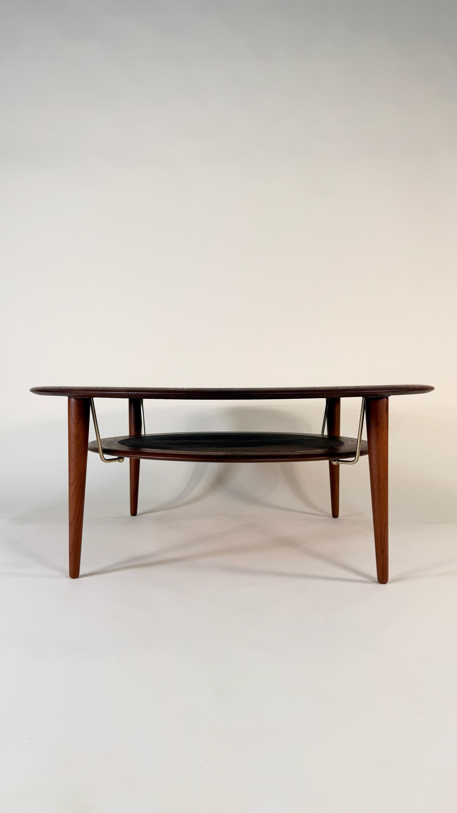 Scandinave moderne Table basse ronde en teck massif de Peter Hvidt & Orla Mølgaard-Nielsen  Danemark, 19 en vente