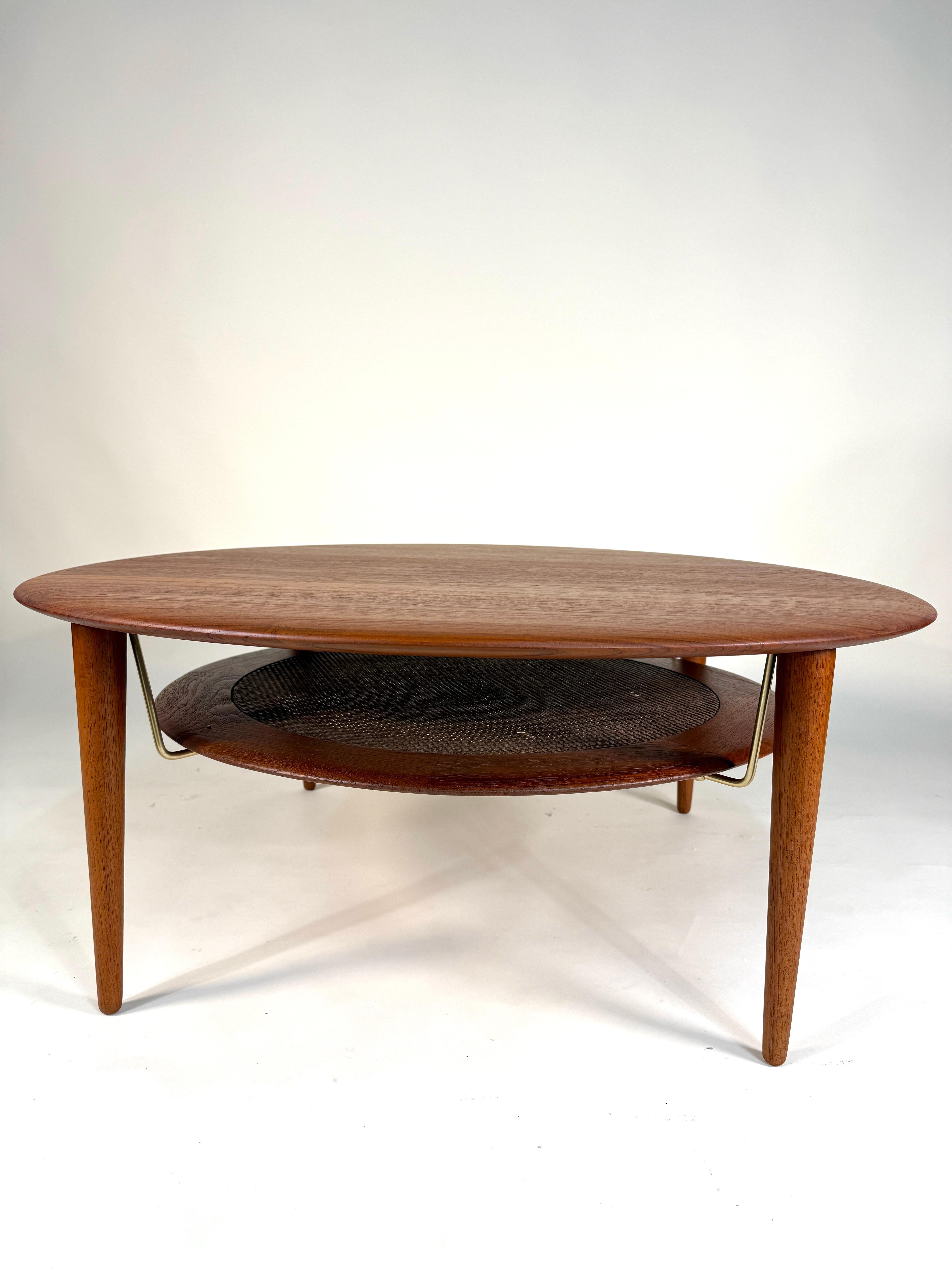Laccato Peter Hvidt & Orla Mølgaard-Nielsen Tavolino da caffè rotondo in teak massiccio  Danimarca, 19 in vendita