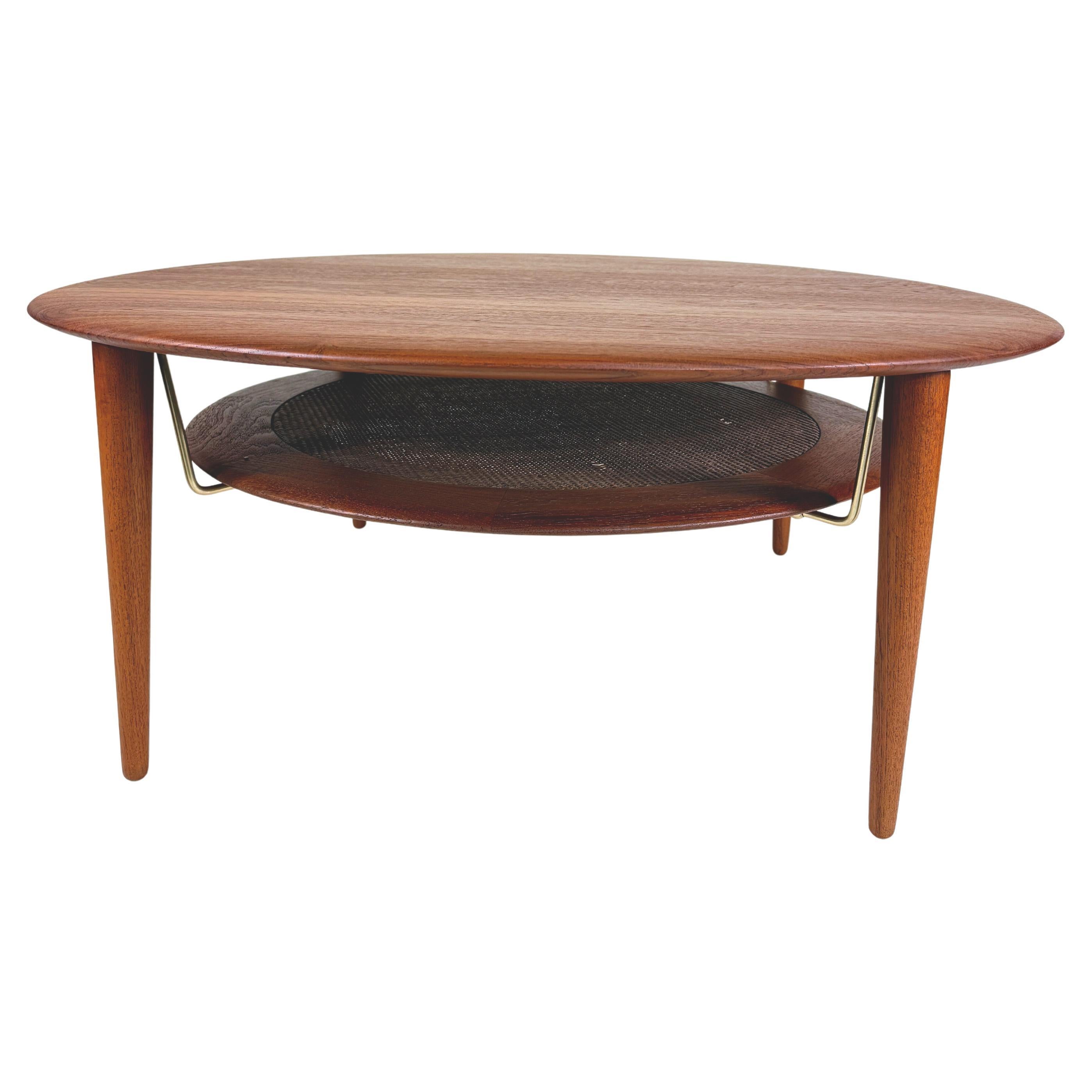 Peter Hvidt & Orla Mølgaard-Nielsen Tavolino da caffè rotondo in teak massiccio  Danimarca, 19