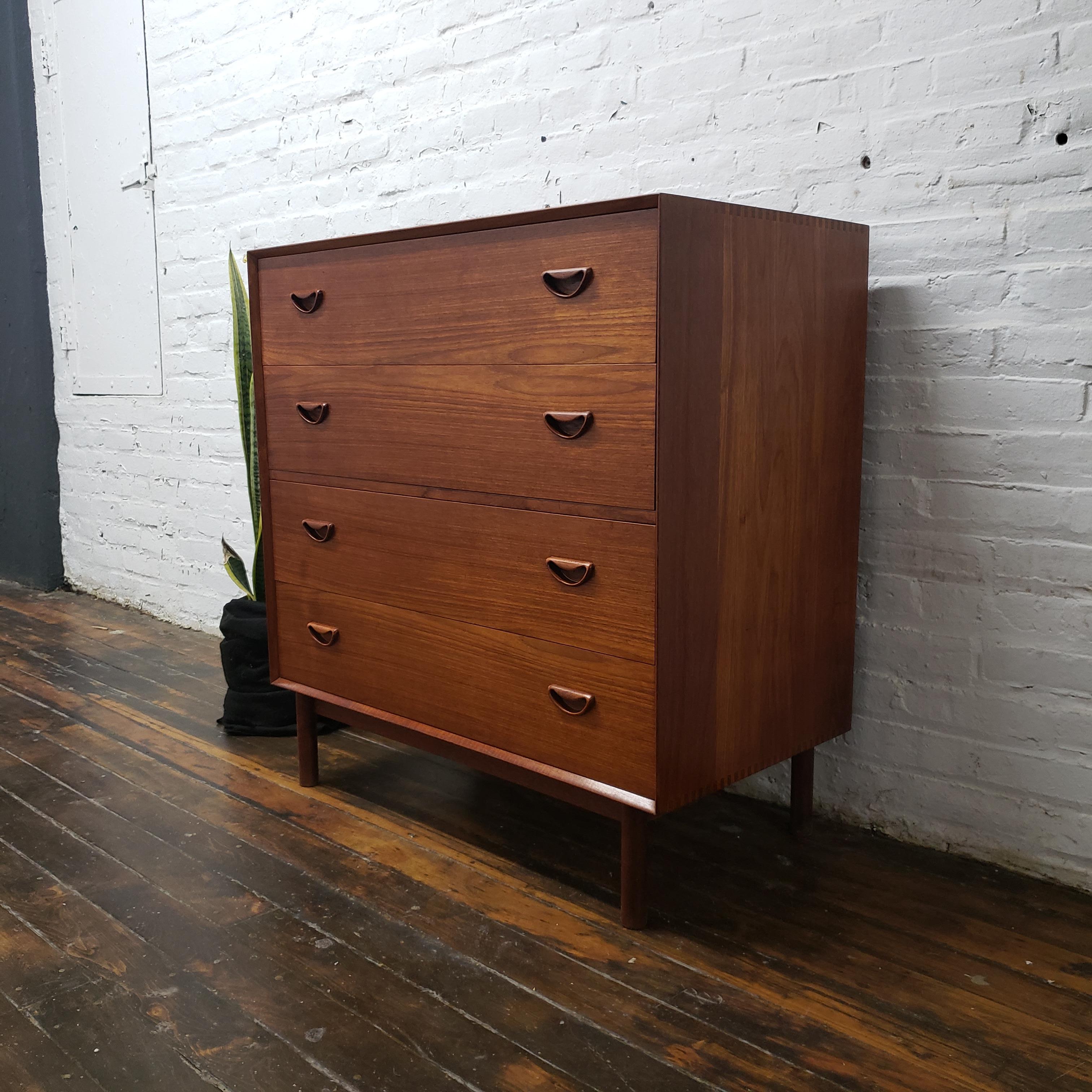 Peter Hvidt and Orla Molgaard-Nielsen for Søborg Møbler Vanity Dresser In Excellent Condition In Lambertville, NJ