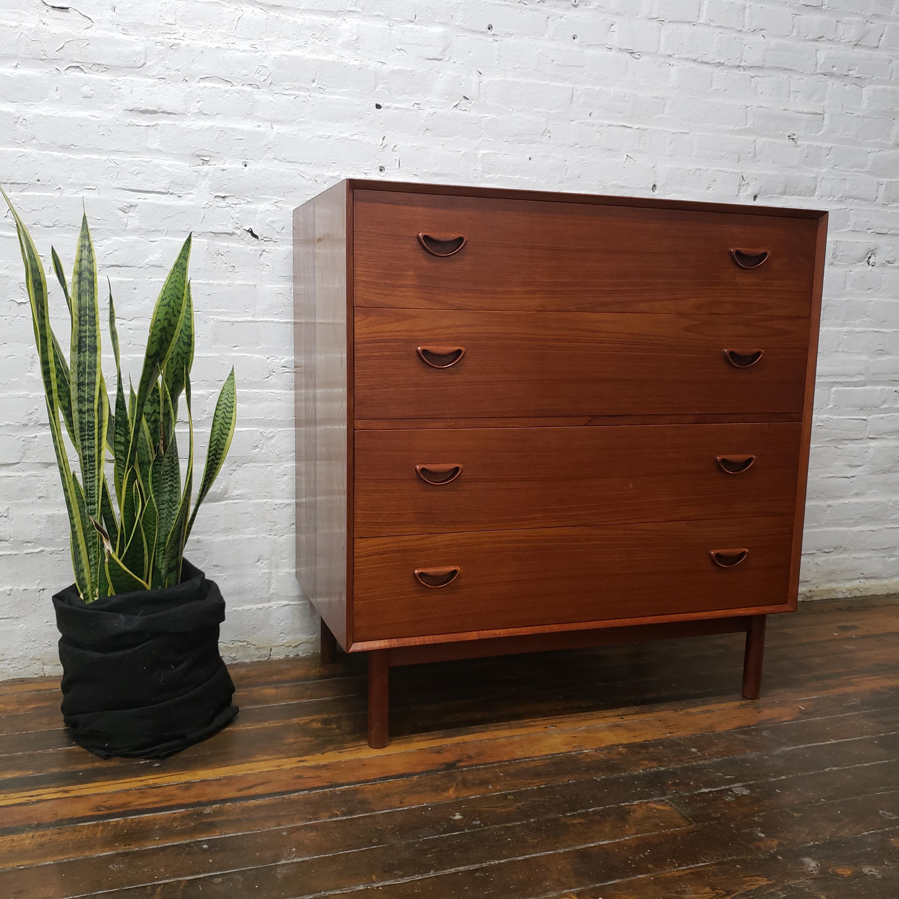 Mid-20th Century Peter Hvidt and Orla Molgaard-Nielsen for Søborg Møbler Vanity Dresser