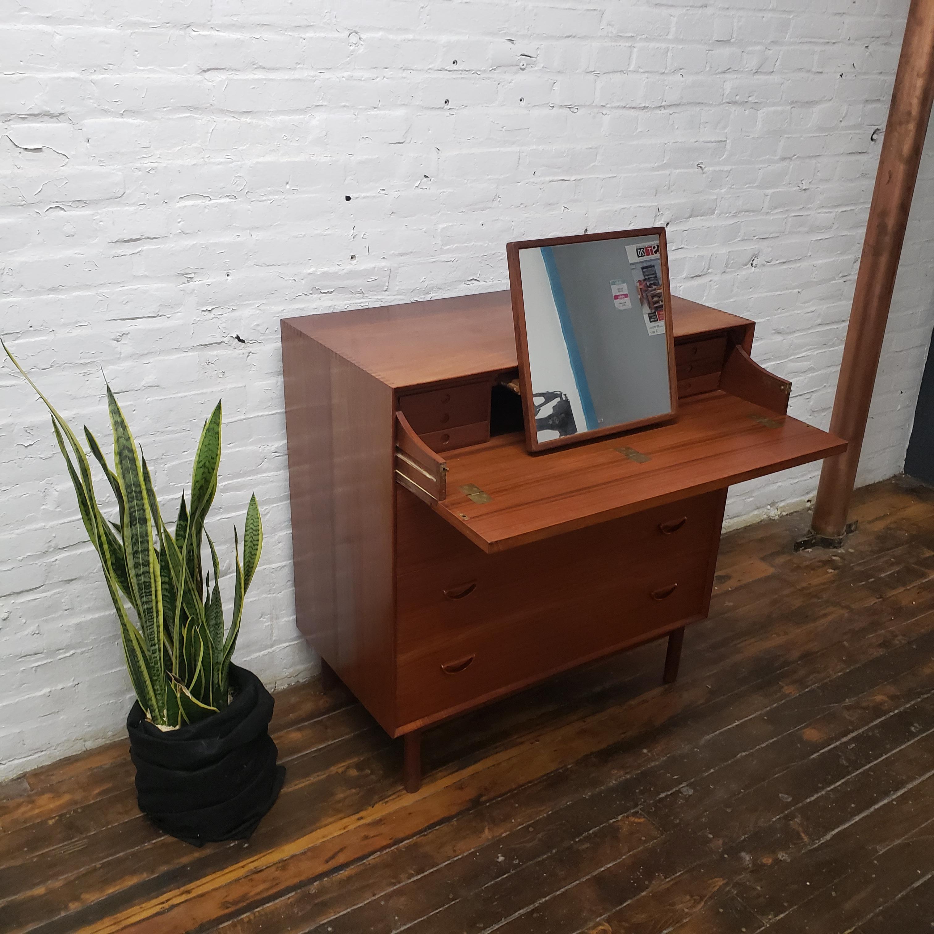 Peter Hvidt and Orla Molgaard-Nielsen for Søborg Møbler Vanity Dresser 1