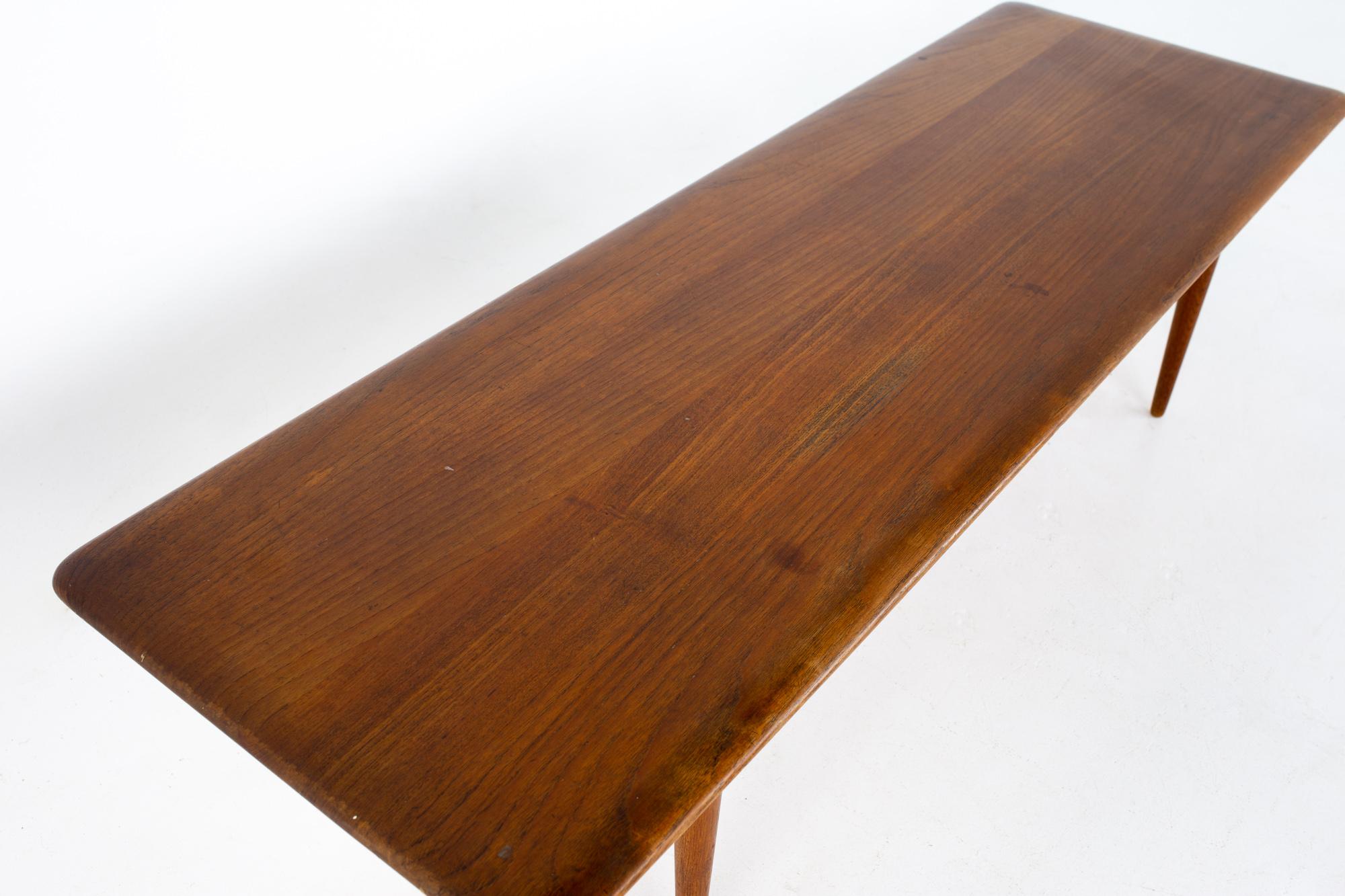 Peter Hvidt and Orla Molgaard Nielsen Mid Century Teak Coffee Table In Good Condition In Countryside, IL