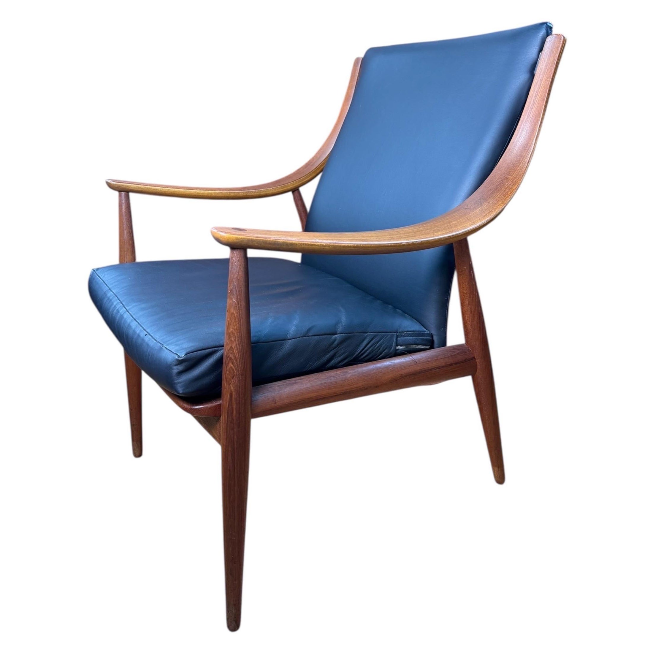 Peter Hvidt et Orla Molgaard-Nielsen Chaise longue en teck et cuir noir