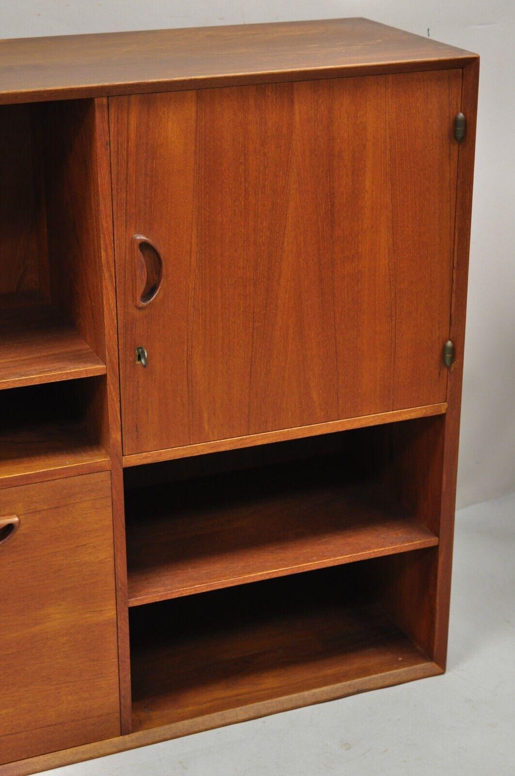 Peter Hvidt and Orla Molgaard Nielsen Teak Bookcase Display Hutch Top In Good Condition For Sale In Philadelphia, PA
