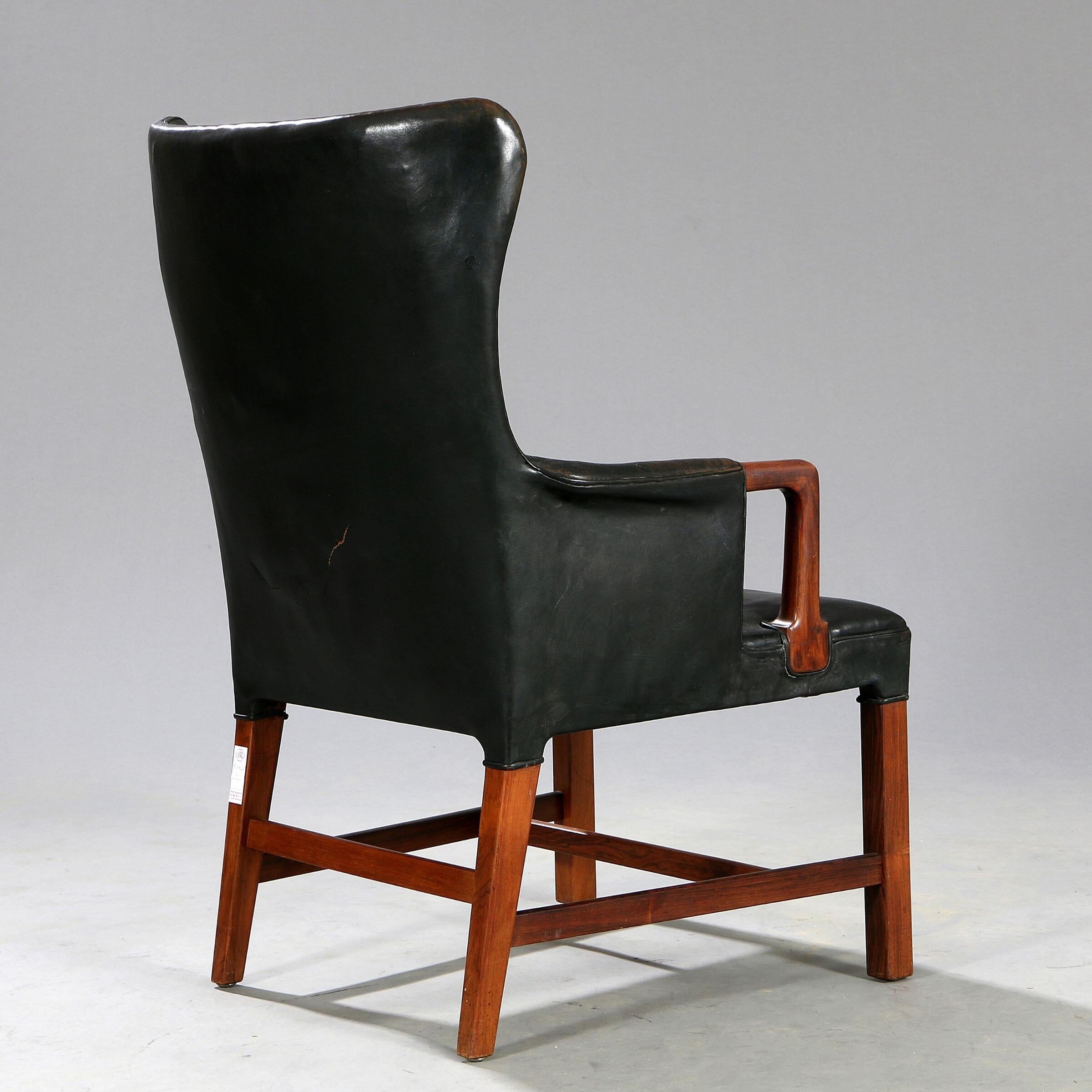 Scandinavian Modern Peter Hvidt: Armchair of Rosewood and Black Leather circa 1955 For Sale