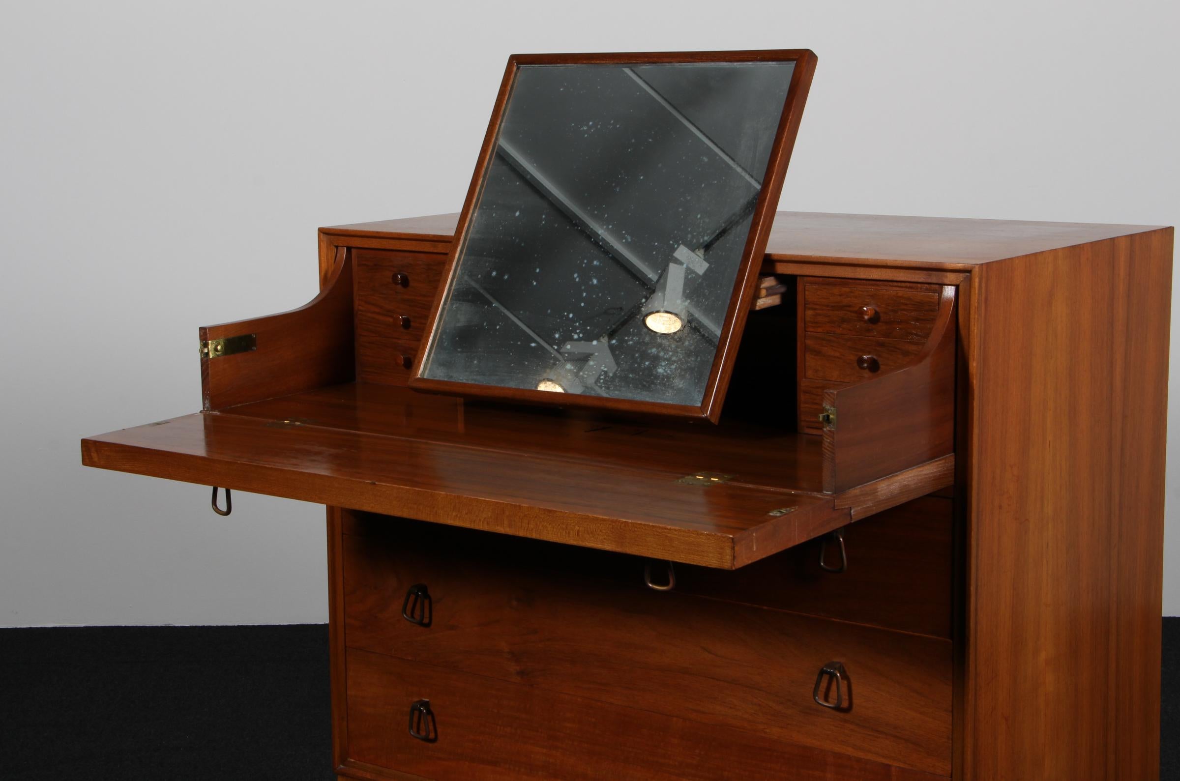 Milieu du XXe siècle Commode Peter Hvidt avec vanité, acajou, années 1940, Danemark, laiton en vente