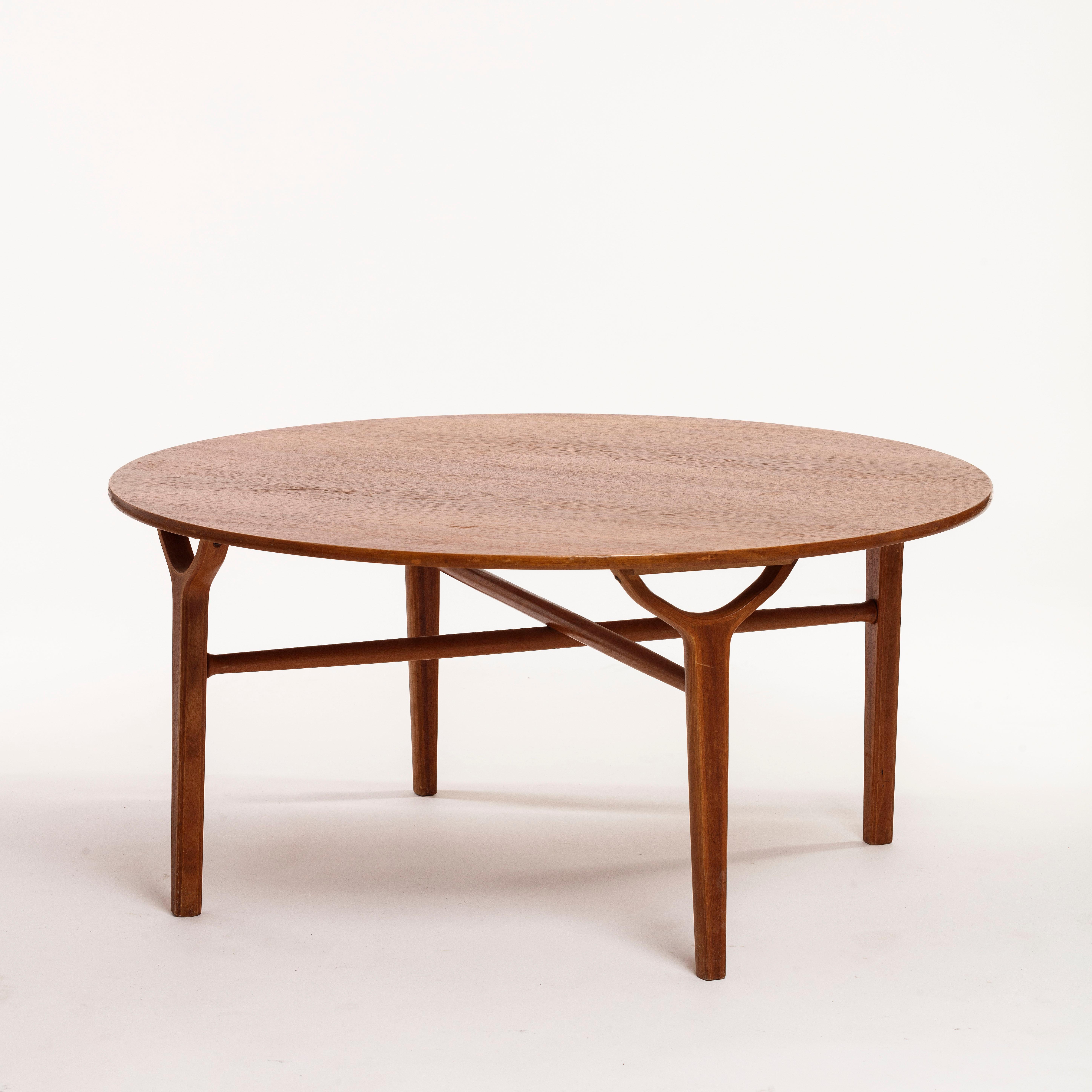 Peter Hvidt (1916–1986) Danish architect and furniture designer, co-founder of Hvidt & Mølgaard.
Rare coffee table model 6900 / AX designed by Peter Hvidt & Orla Mølgaard-Nielsen. Produced by Fritz Hansen in Denmark.