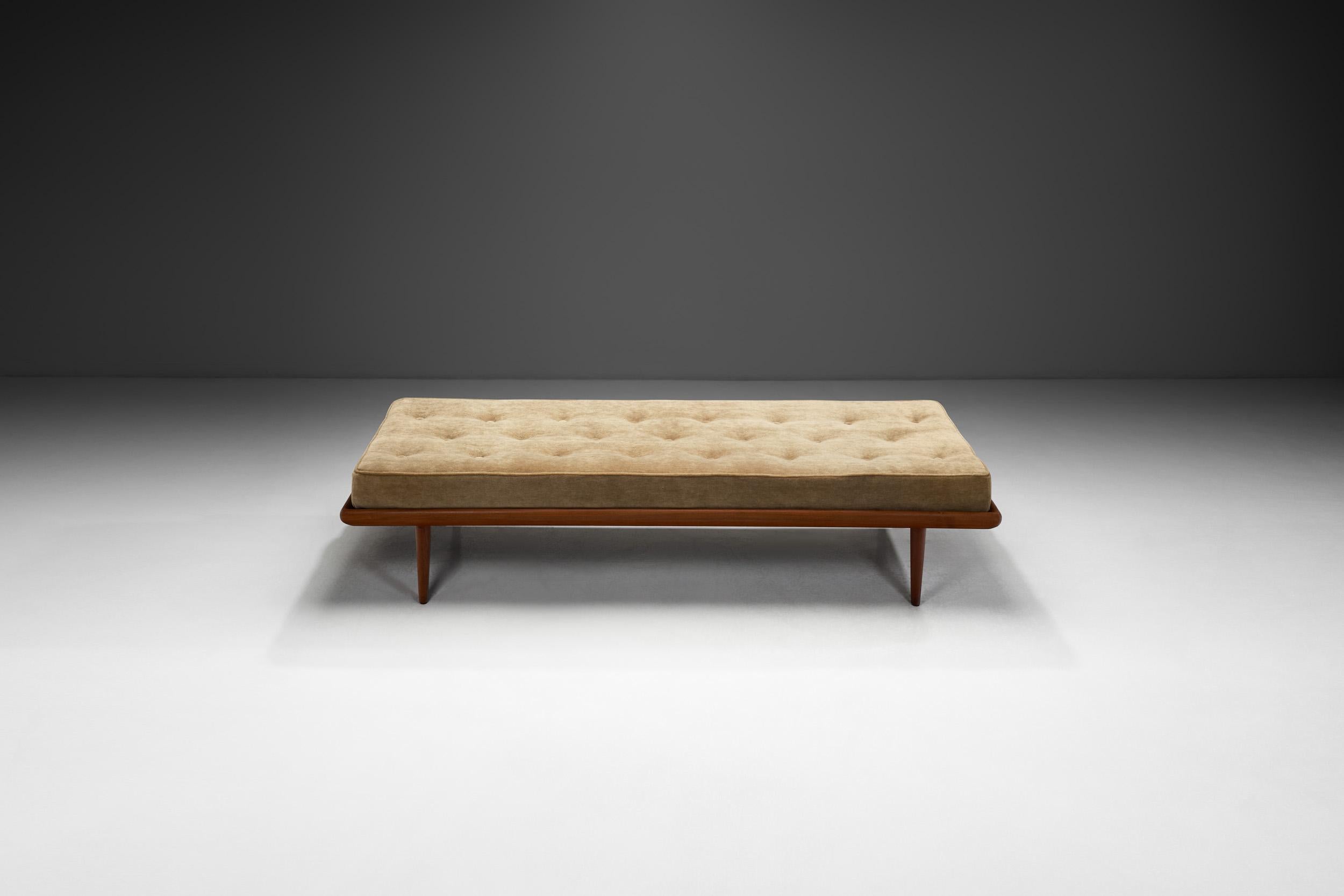 Scandinavian Modern Peter Hvidt Daybed for France & Søn, Denmark 1960s For Sale