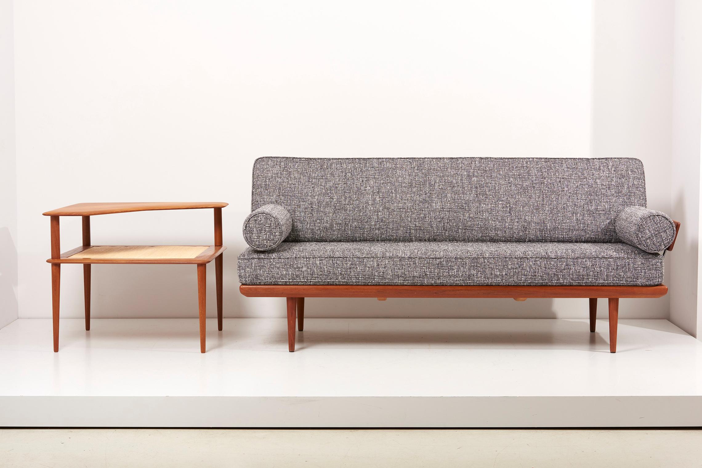 Sofá o diván gris Peter Hvidt, Dinamarca Años 50 Escandinavo moderno en venta