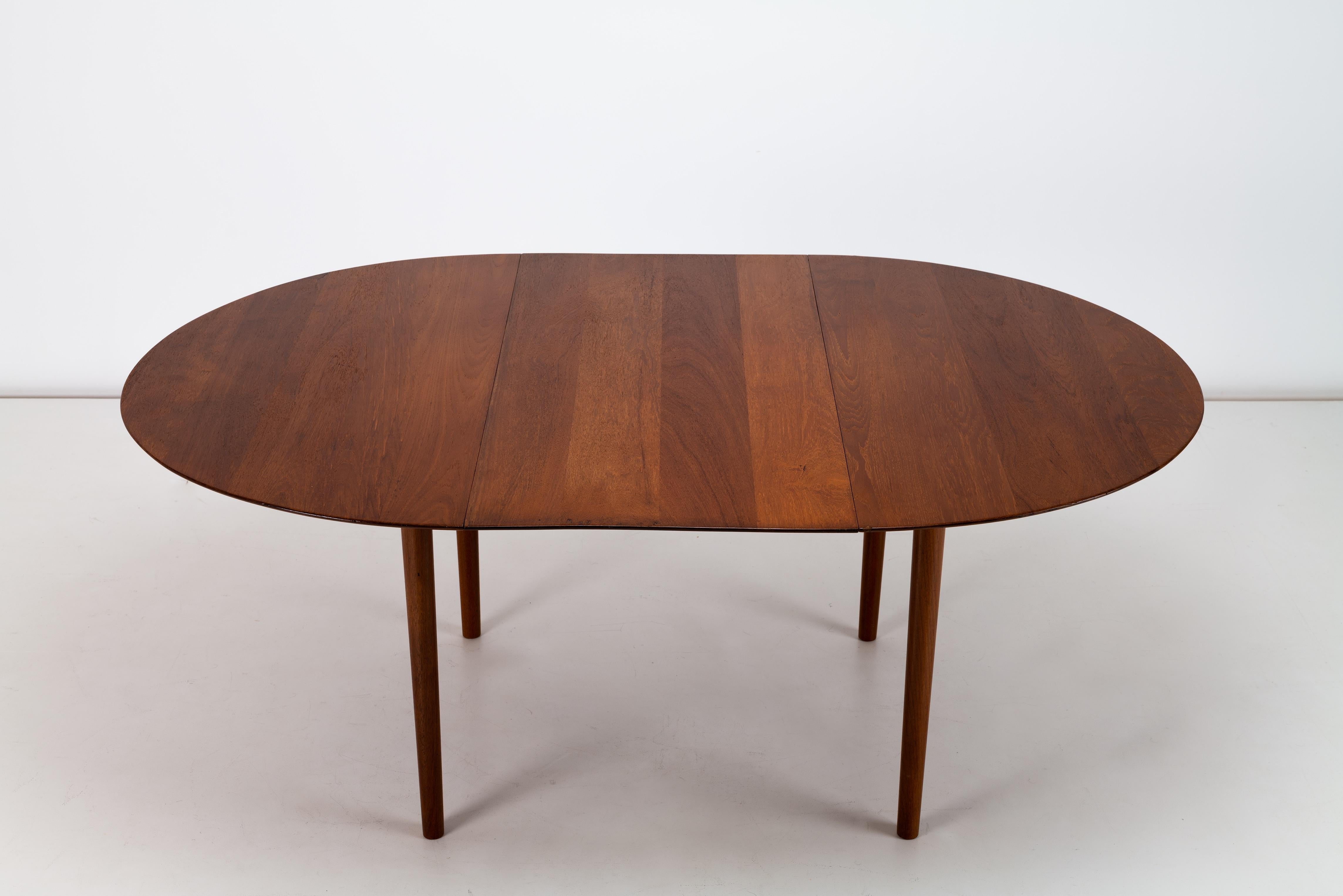 Peter Hvidt Solid Teak Extending Dining Table Model 311 for Soborg, 1956 In Good Condition For Sale In Uxbridge, GB