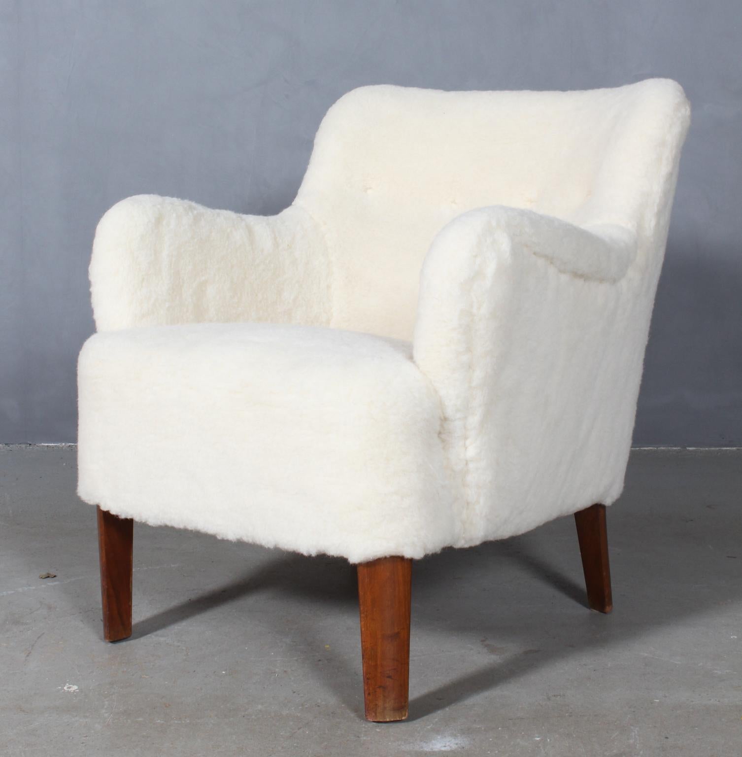 Peter Hvidt Early Lounge Chair and Ottoman in Lambskin In Excellent Condition In Esbjerg, DK